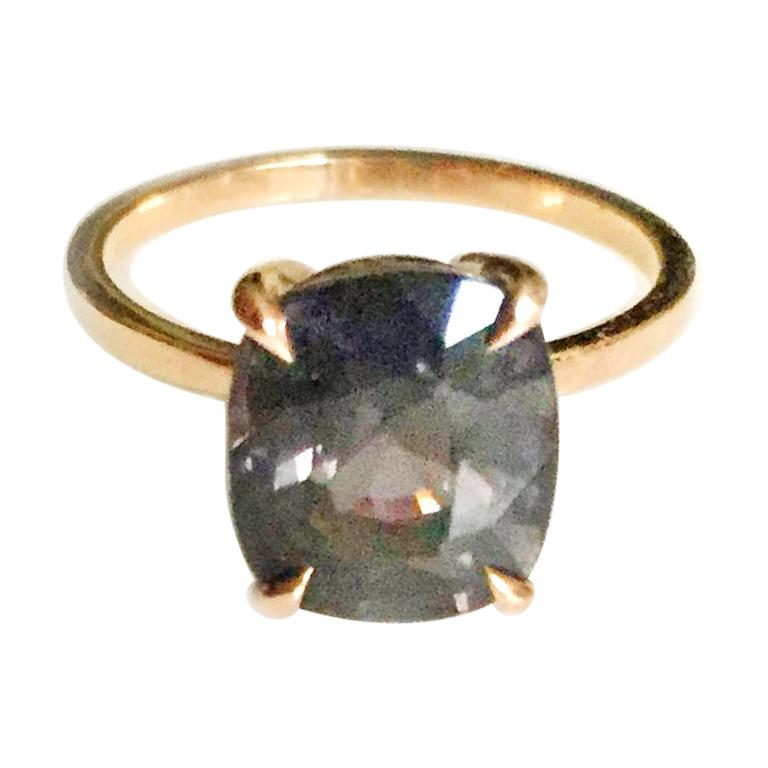 18 Karat Yellow Gold Tea Ring with Purple Spinel For Sale 4