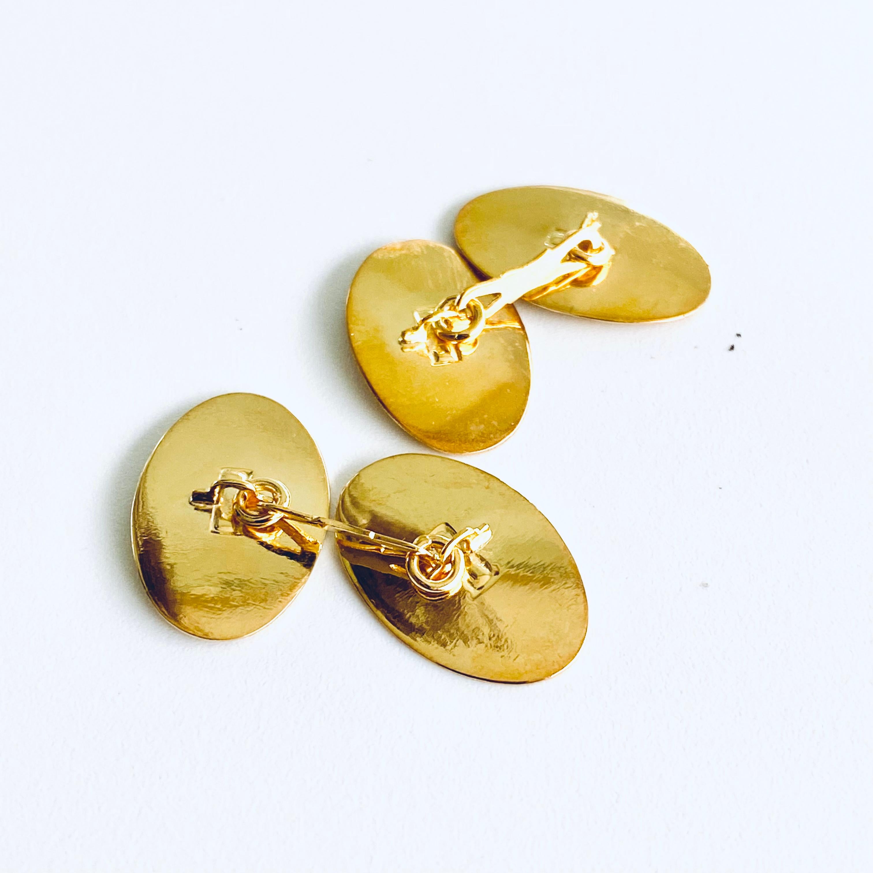 Dix-huit boutons de manchette de table ovales en or jaune texturé 1