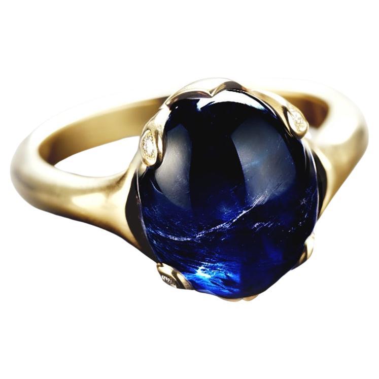 Achtzehn Karat Gelbgold Drei Karat Saphir Contemporary Ring mit Diamanten im Angebot