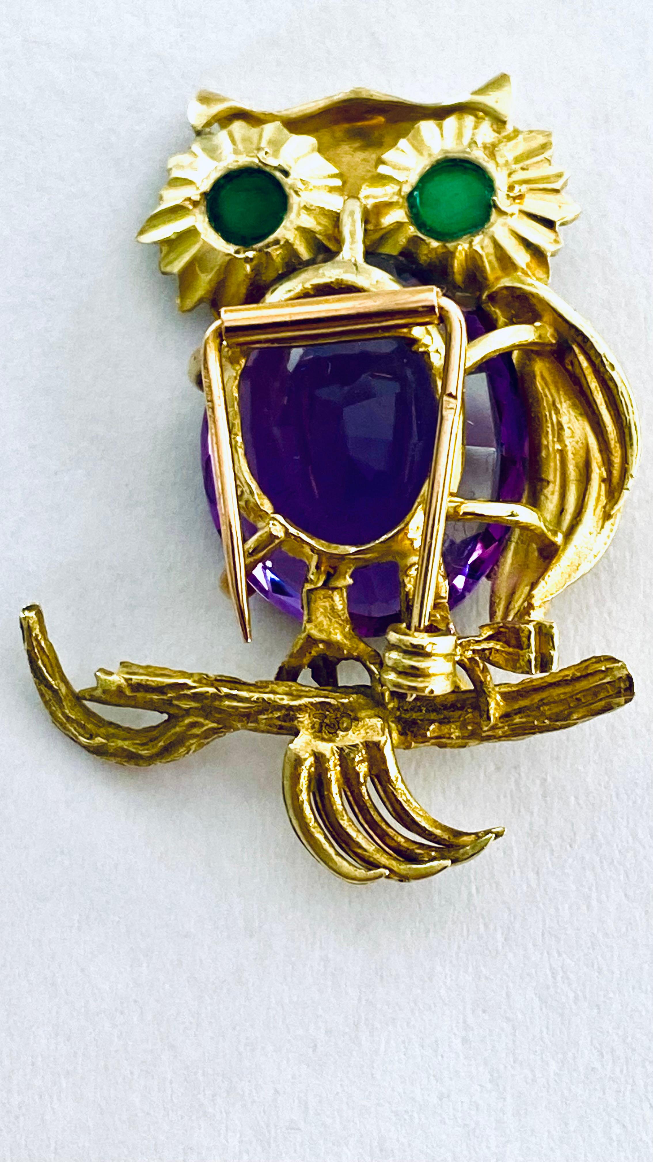 Oval Cut Eighteen Karat Yellow Gold Vintage Amethyst Owl Brooch Emerald Eyes 1.60 Inch  For Sale