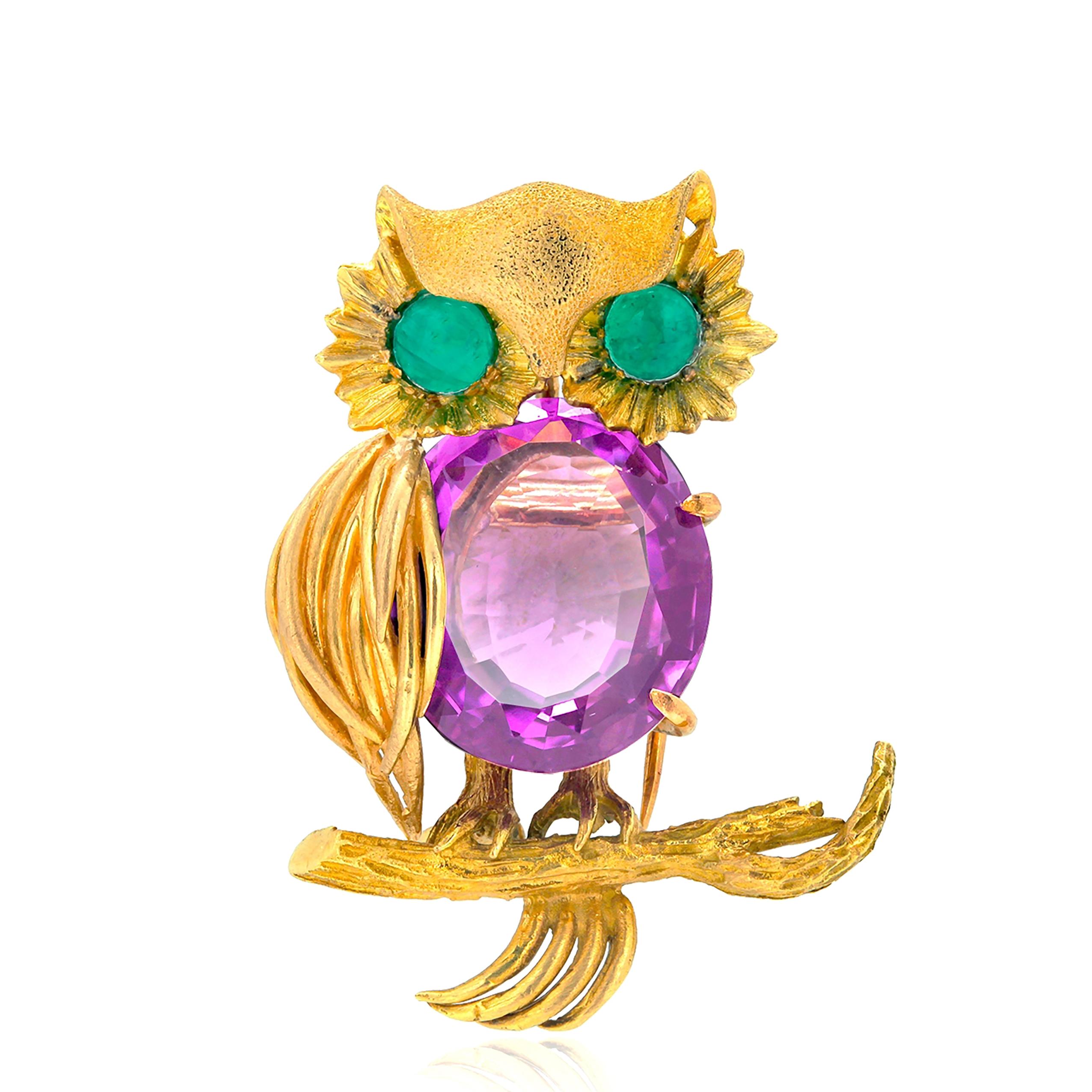 Eighteen Karat Yellow Gold Vintage Amethyst Owl Brooch Emerald Eyes 1.60 Inch  In Good Condition For Sale In New York, NY