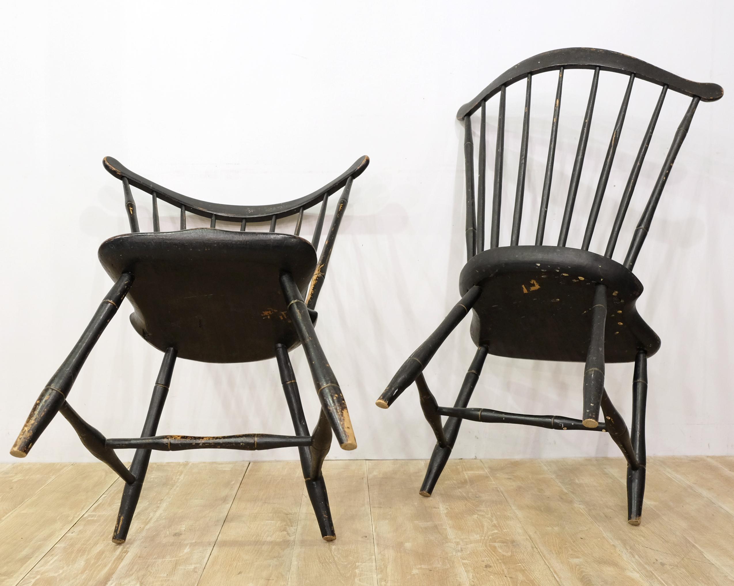 18th Century American Comb Back Windsor Side Chairs, New England, Original Paint 1
