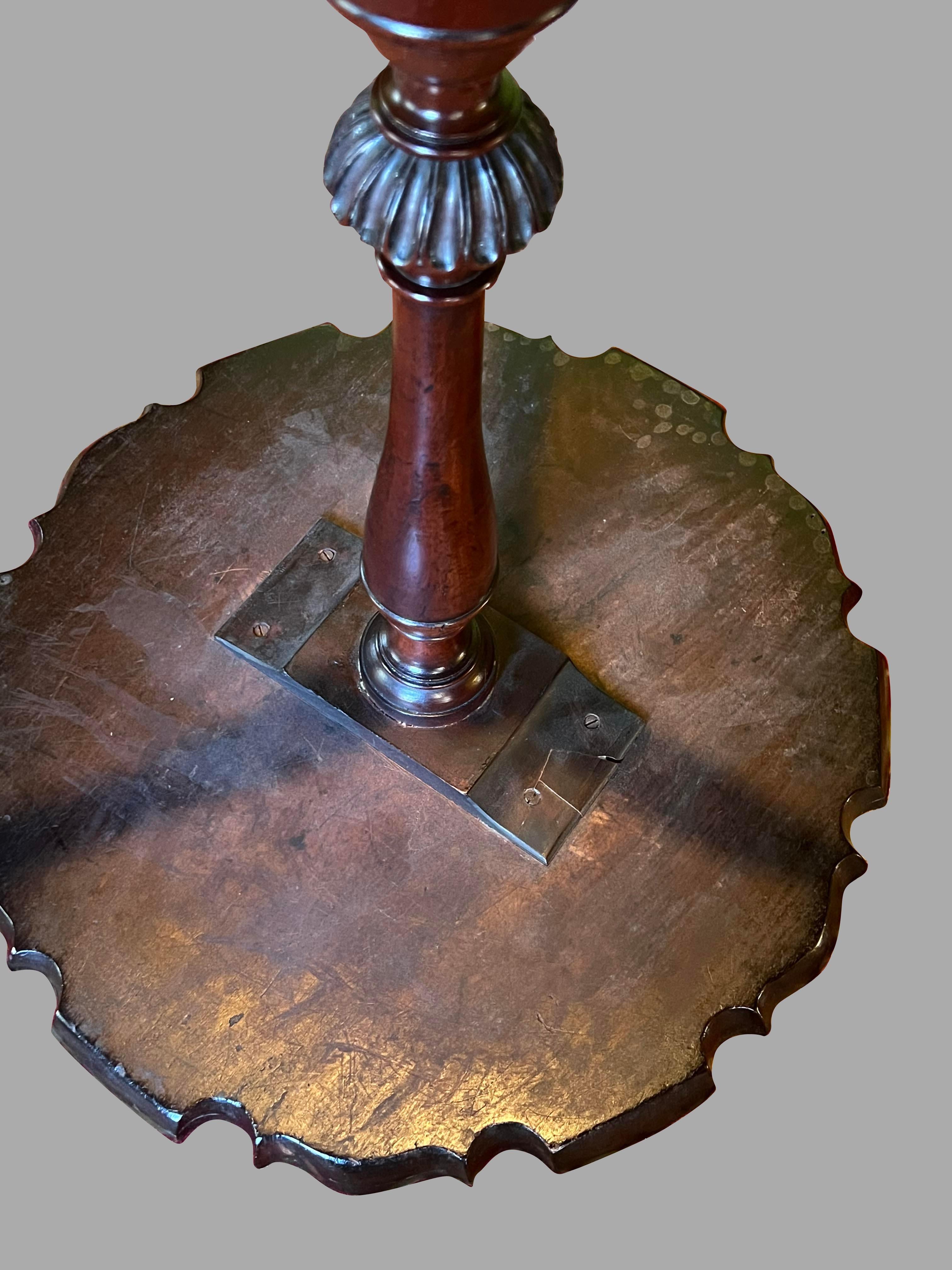 Eighteenth Century Chippendale Mahogany Small Side Table with Pie Crust Edge In Good Condition In San Francisco, CA