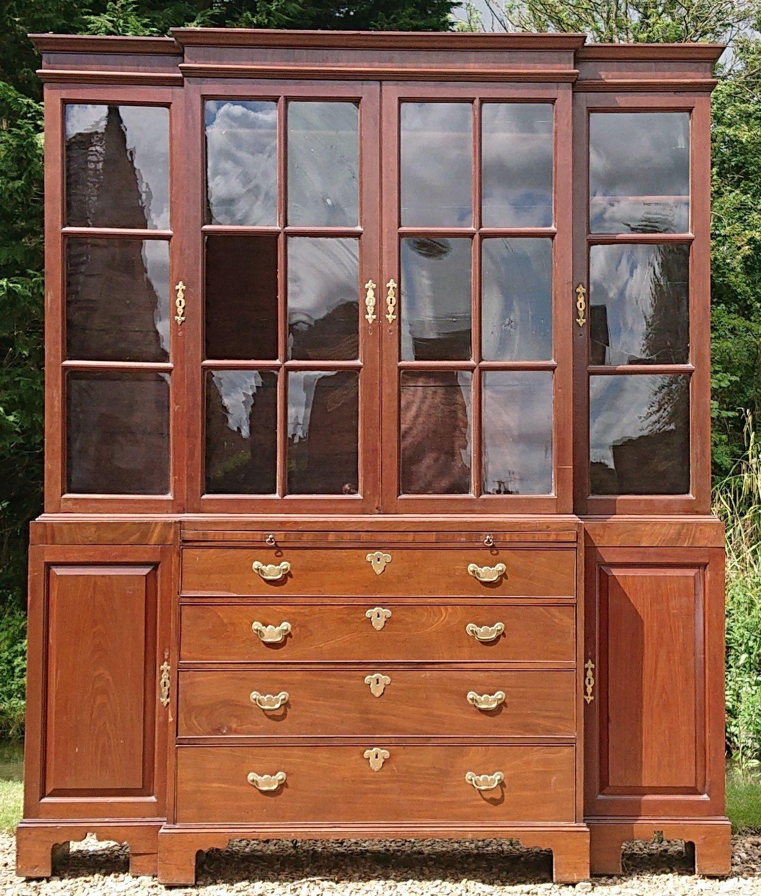 Very fine quality antique breakfront bookcase suitable for a grand house drawing room, this is an especially fine example of the earlier Georgian period and it has the attrubites of the period such as fine dense timber, large hand cut dove tails,