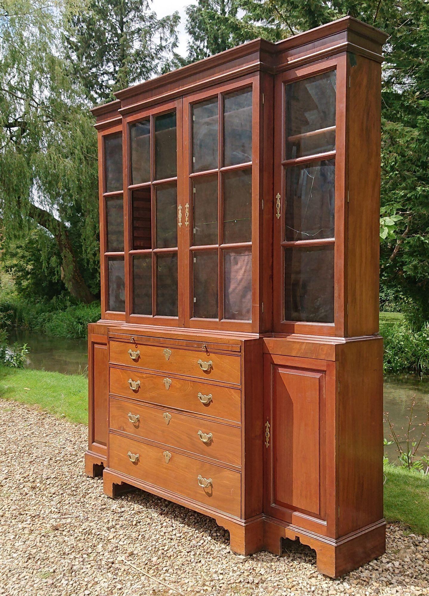 Eighteenth Century George II Period Mahogany Antique Breakfront Bookcase In Fair Condition For Sale In Gloucestershire, GB