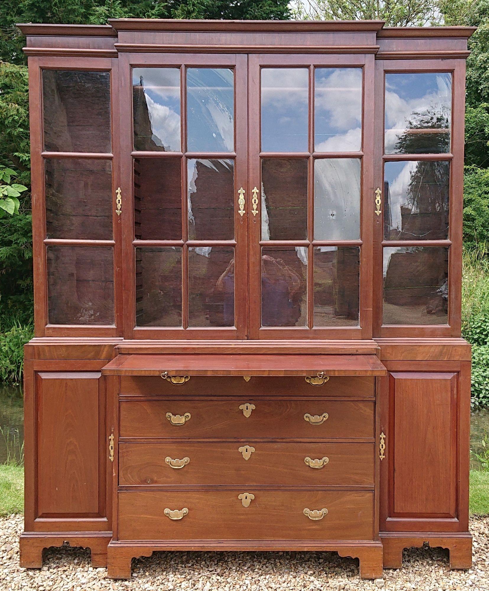Eighteenth Century George II Period Mahogany Antique Breakfront Bookcase For Sale 4
