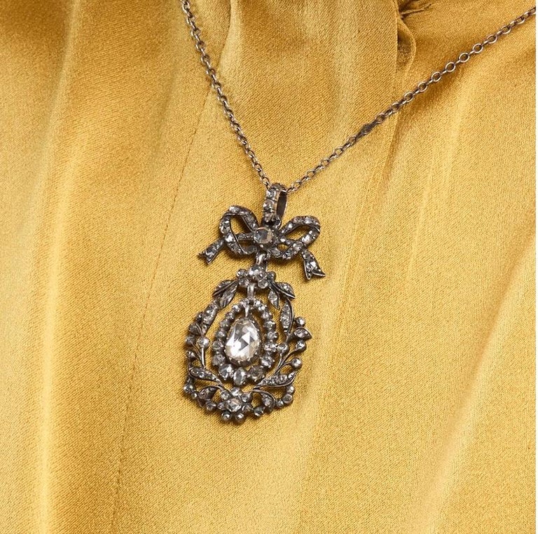 English ca 1760 silver pendant set with rose cut diamonds
Vertical measurement: 45 mm
Gross weight : 9,38 gr.

