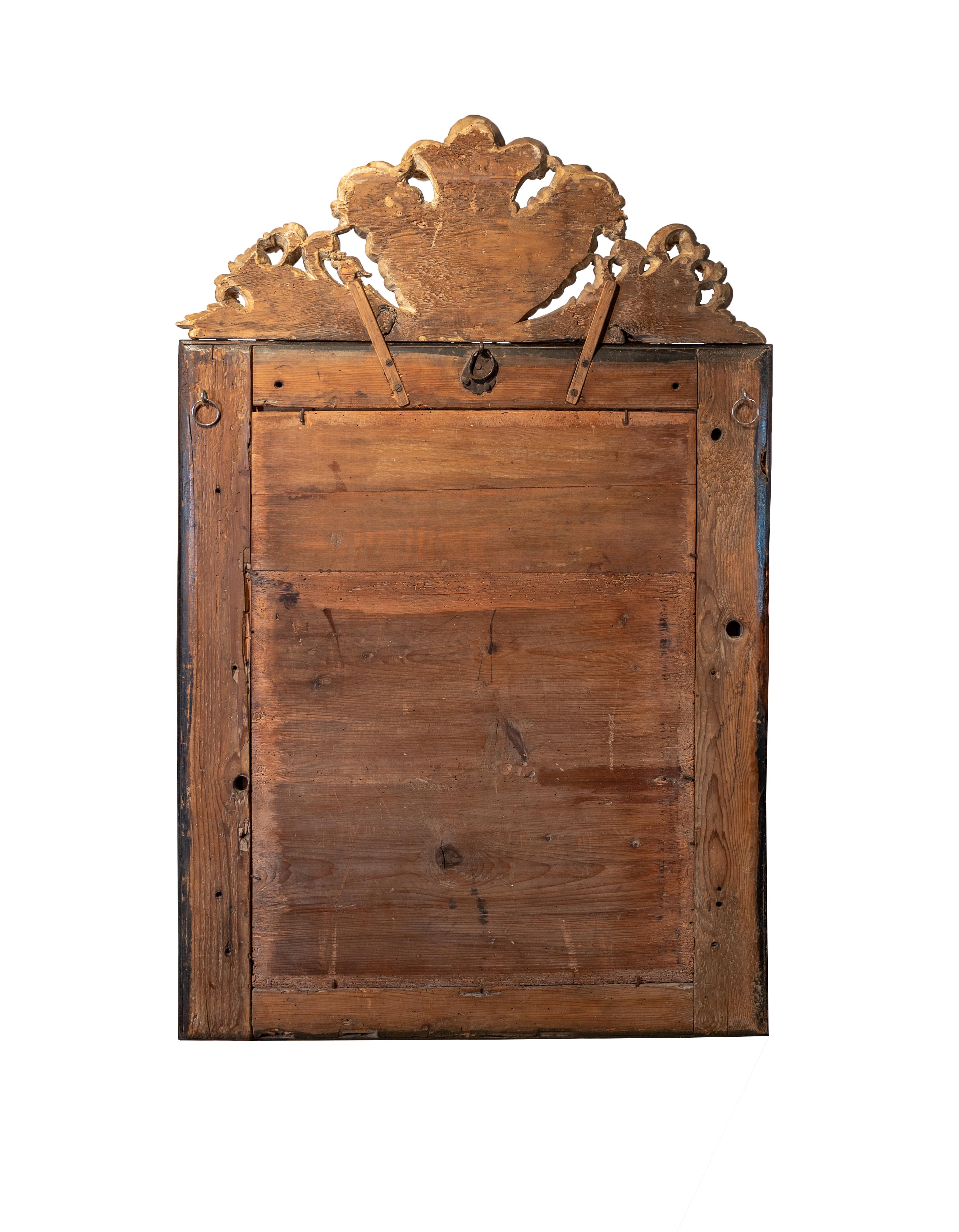 Miroir vénitien du XVIIIe siècle en bois laqué avec nacre en vente 3