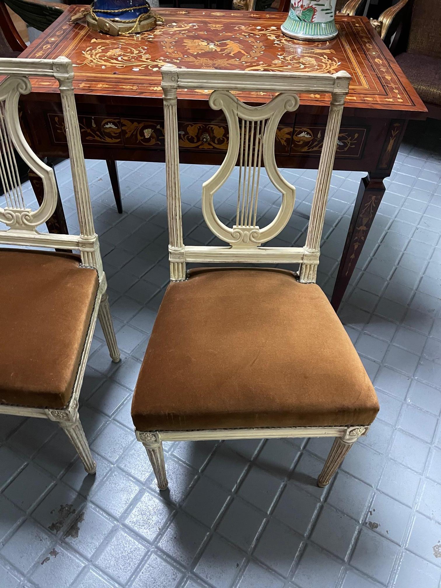 Echte Louis XVI bemalte Stühle:: 18. Jahrhundert (18. Jahrhundert und früher) im Angebot
