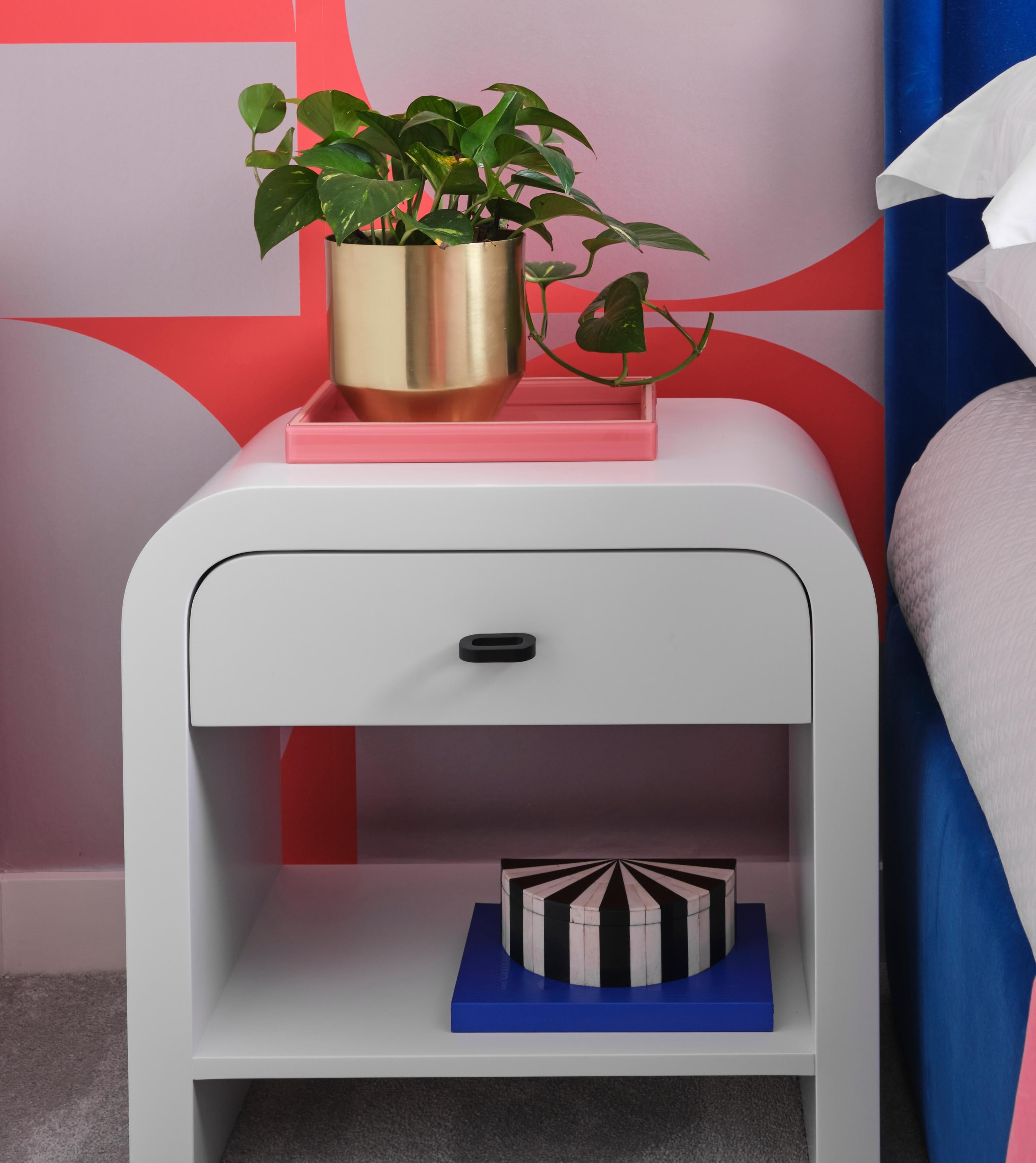 Eileen Bedside Table In New Condition For Sale In London, GB