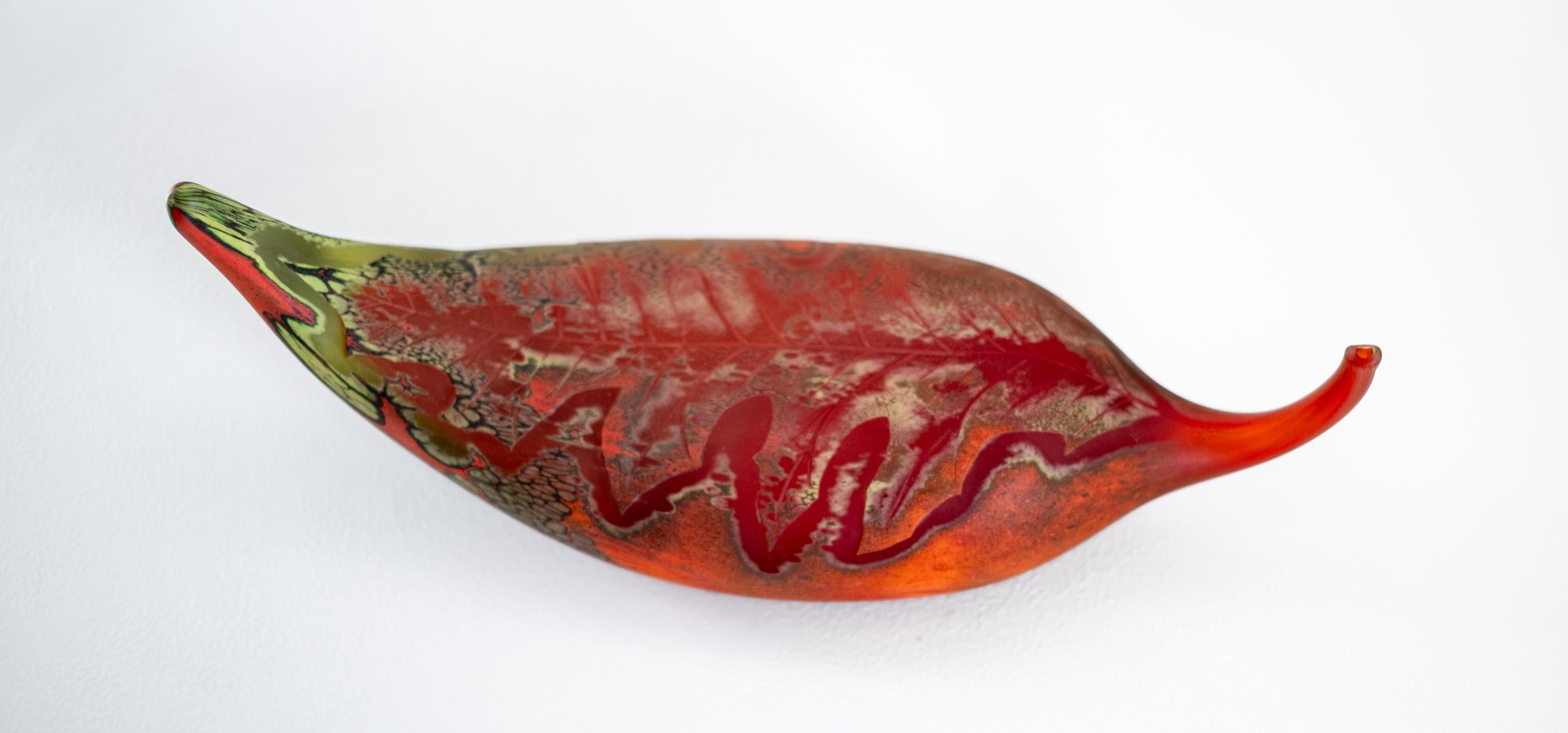 Hoja caída, rojo y verde - contemporáneo, bodegón, vidrio soplado, escultura en venta 5