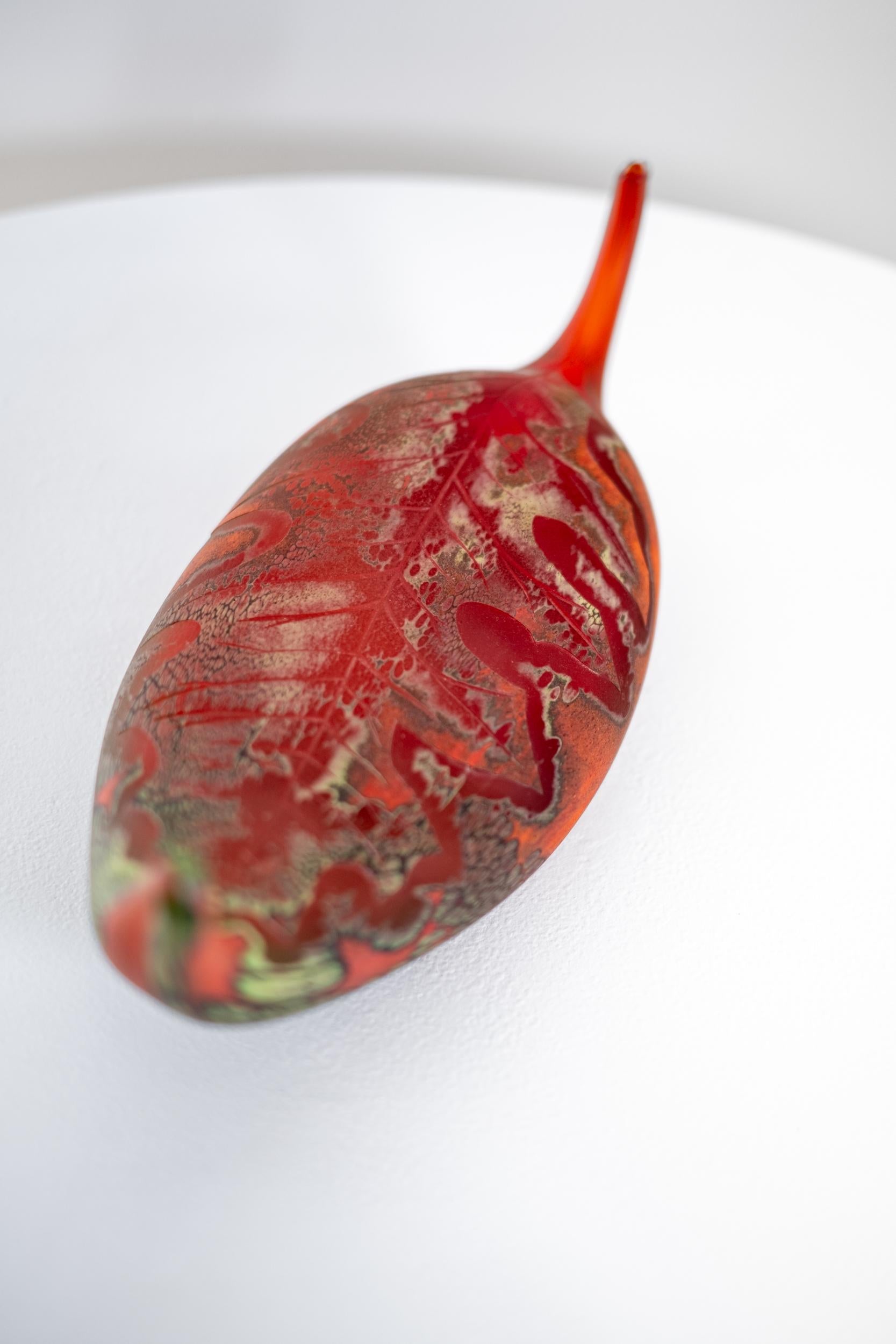 Hoja caída, rojo y verde - contemporáneo, bodegón, vidrio soplado, escultura en venta 4