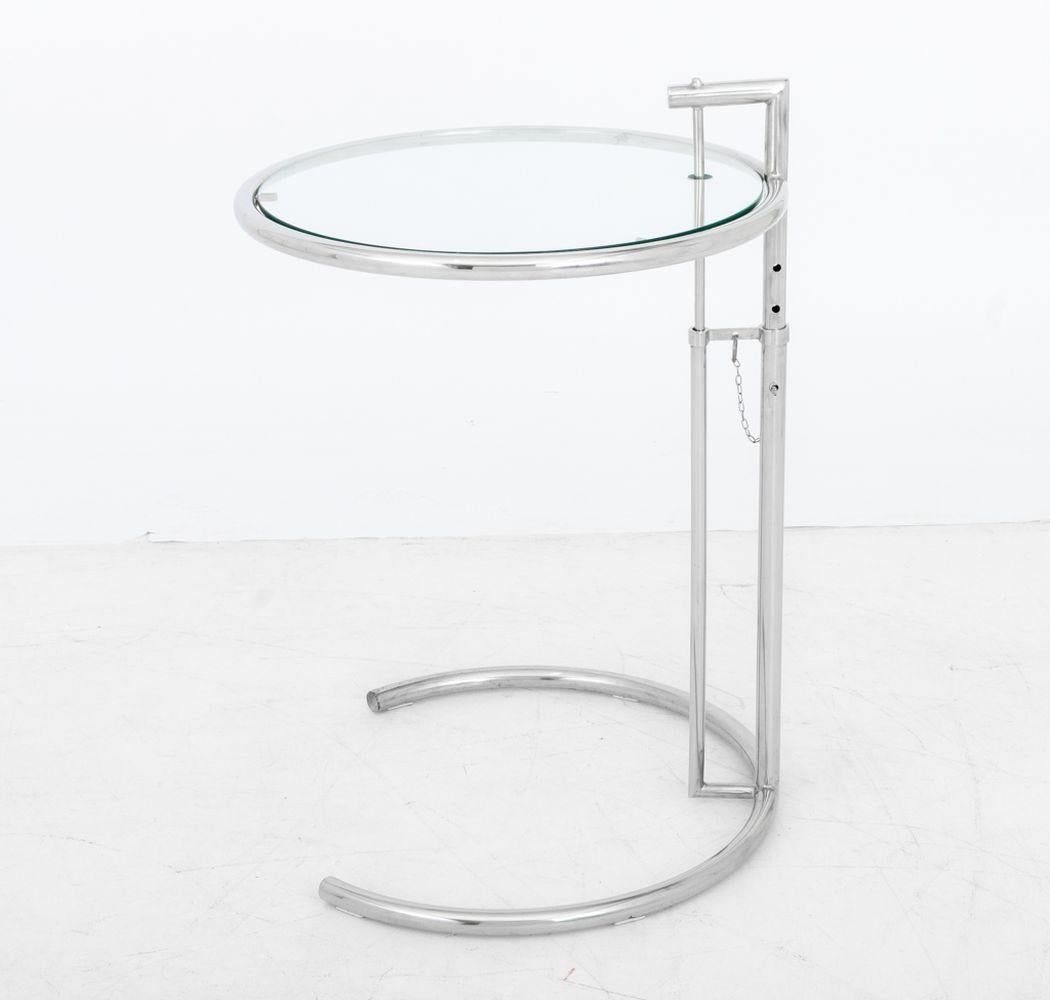 Mesa auxiliar ajustable E 1027 Eileen Gray con tapa de cristal Vidrio en venta
