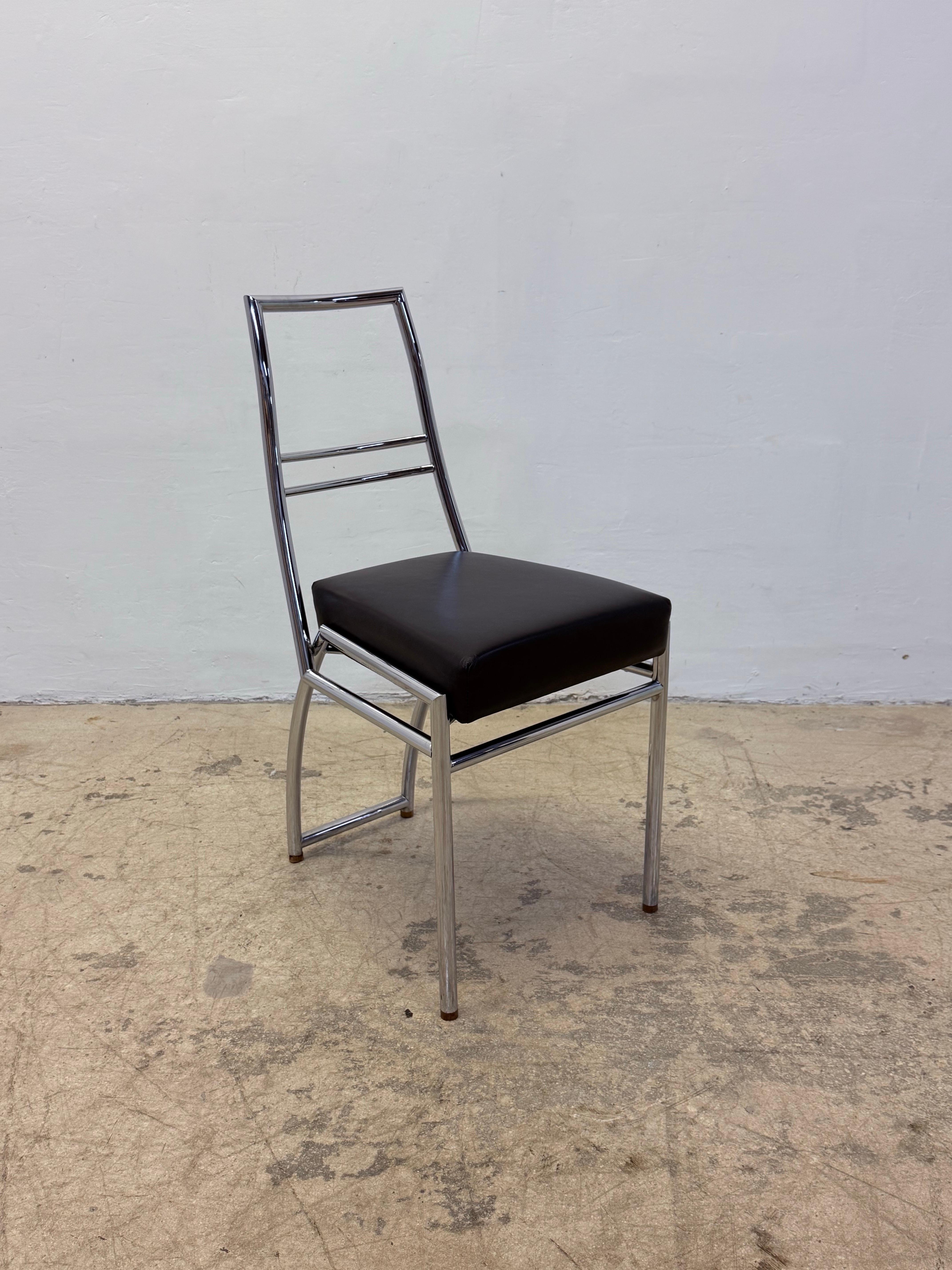 XX secolo Sedia Axia di Eileen Gray in cromo e pelle nera per ClassiCon in vendita
