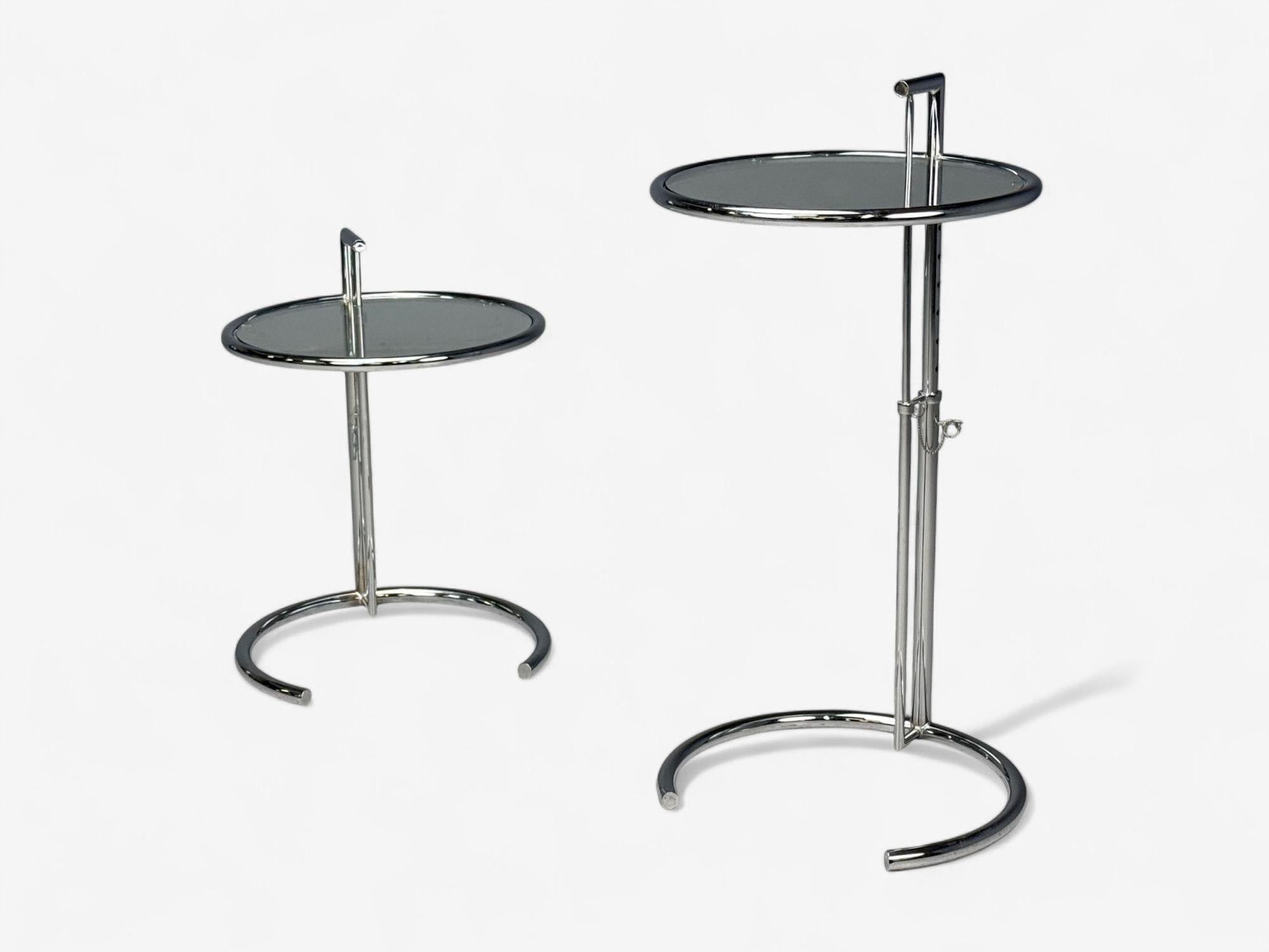 Eileen Gray, tables d'appoint en chrome, verre, réglables E-1027, Italie, 1970

Paire de tables d'appoint réglables en chrome et en verre, modèle E-1027, conçues par Eileen Gray en 1972 pour sa propre succession.

Chrome, verre ; Italie c.C.
