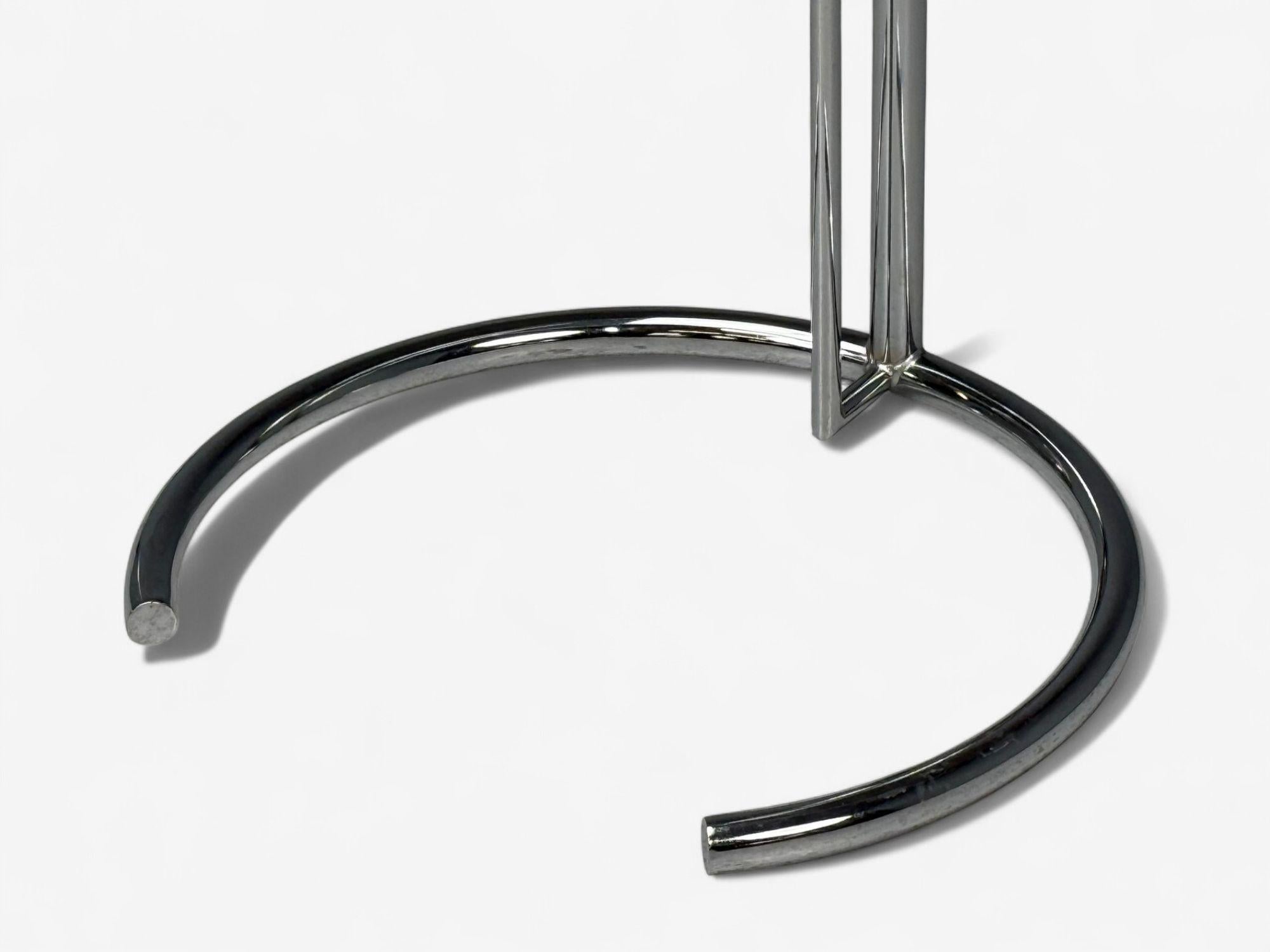 Fin du 20e siècle Eileen Gray, chrome, verre, tables d'appoint réglables, Italie, années 1970 en vente