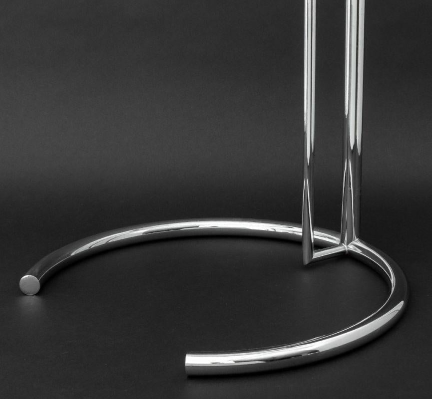 Table de lampe à plateau en verre chromé Eileen Gray Bon état - En vente à Astoria, NY