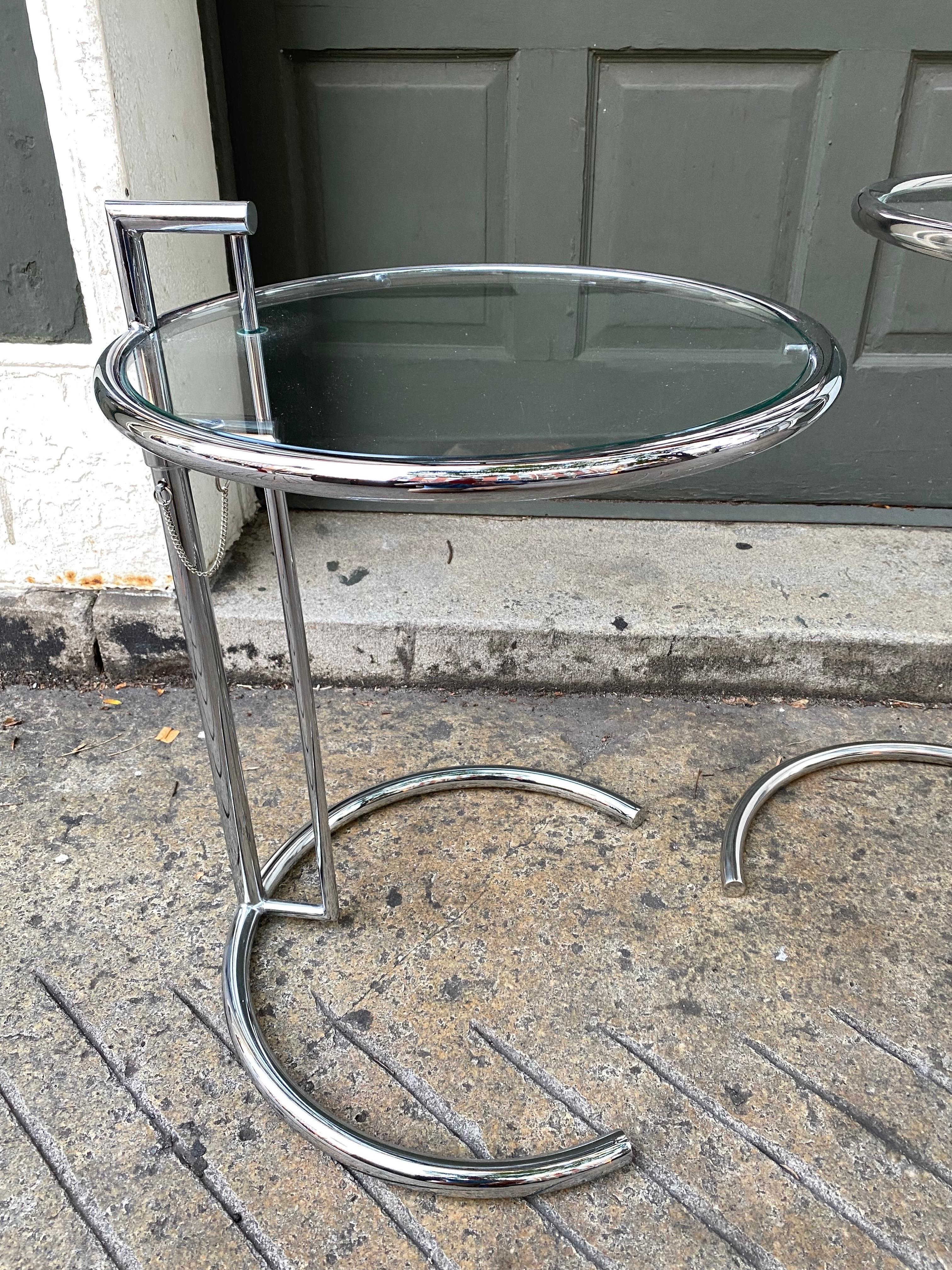 Table Eileen Gray E 1027 2 disponibles ! Bon état à Philadelphia, PA