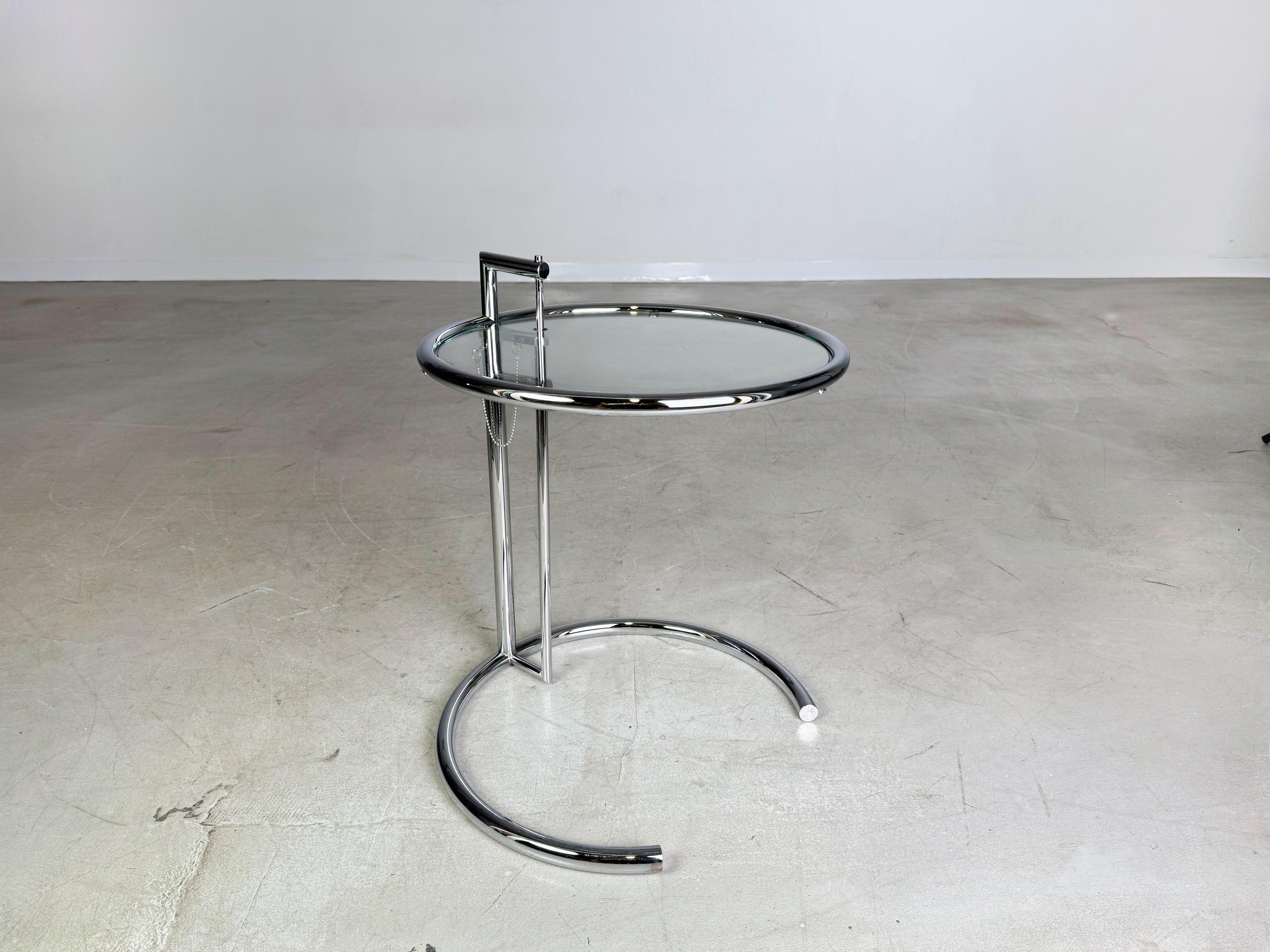 XXI secolo e contemporaneo Eileen Gray E1027 Tavolo Beistelltisch Couchtisch ClassiCon design in vendita