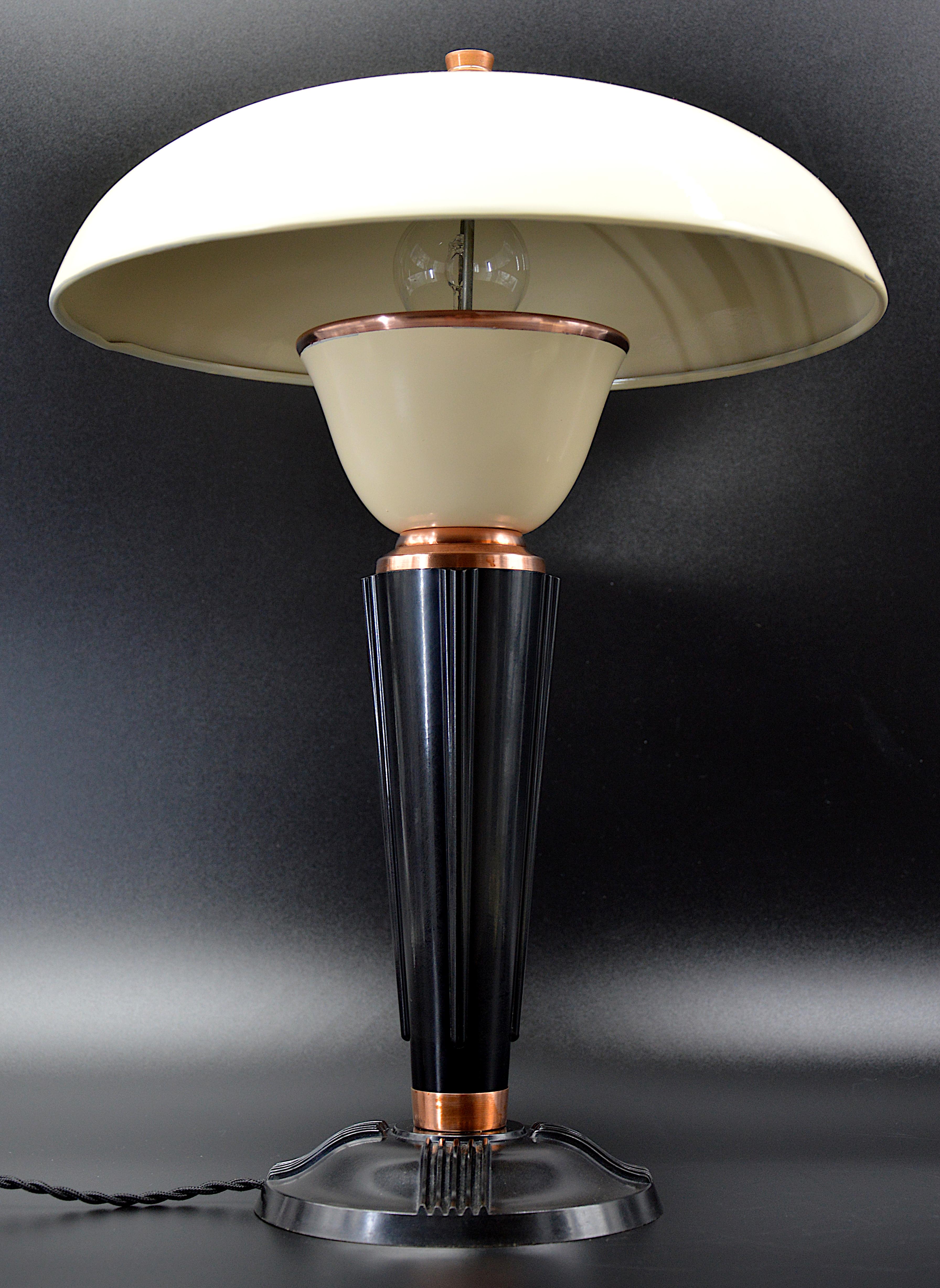 Eileen Gray for Jumo French Art Deco Desk/Table Lamp Late 1930s In Excellent Condition In Saint-Amans-des-Cots, FR