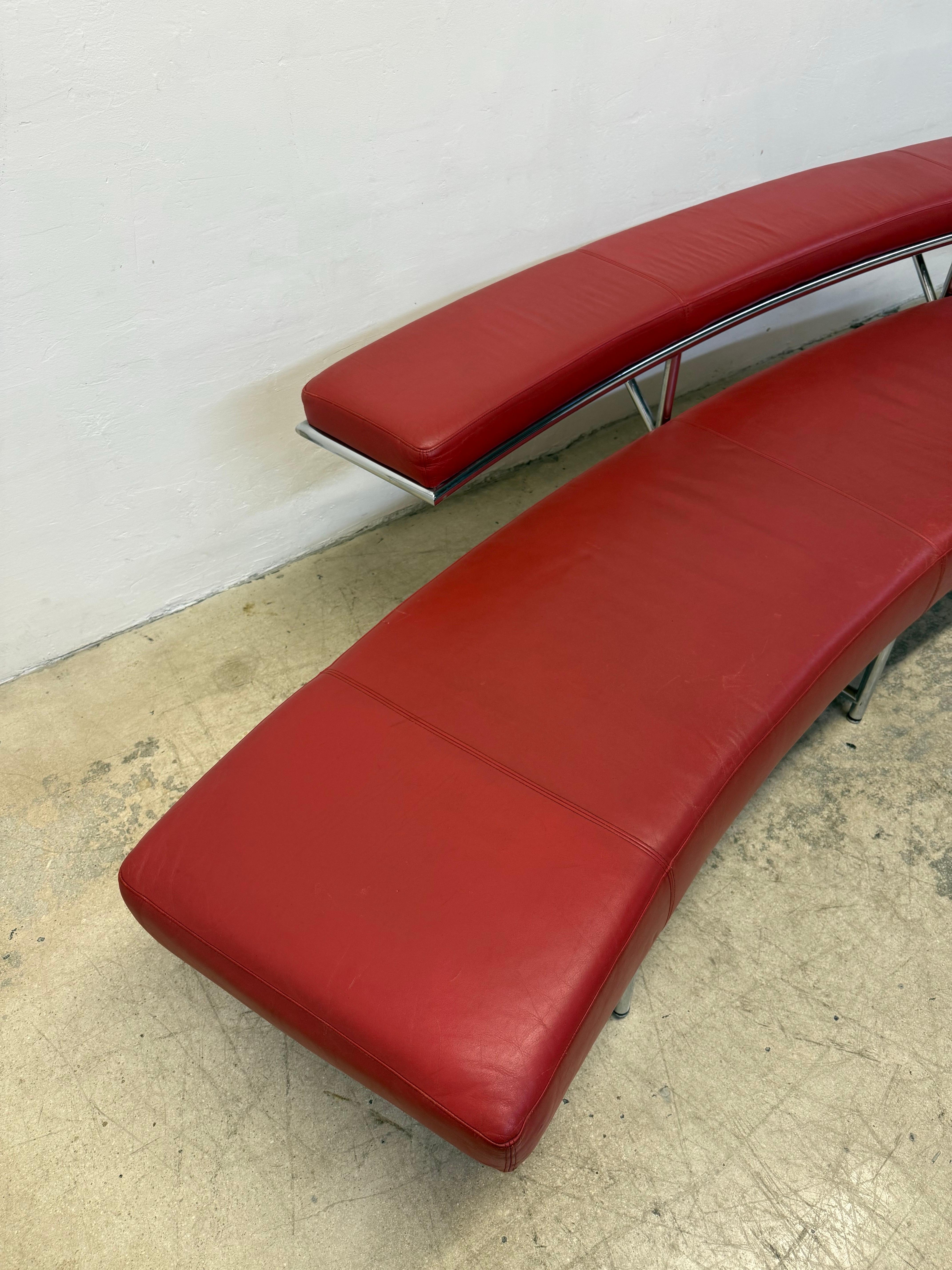 Canapé en cuir rouge et chrome Eileen Gray 