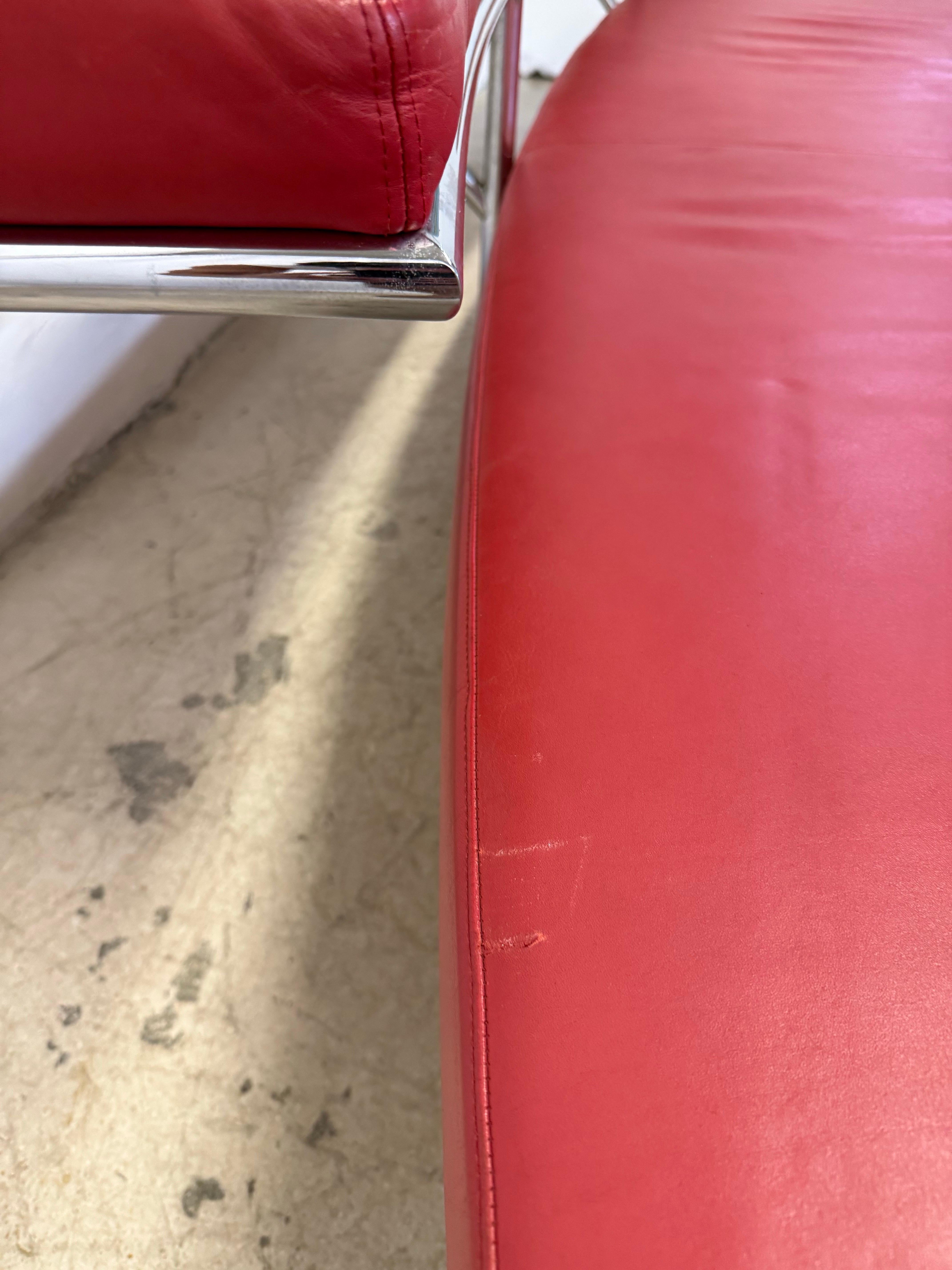 Canapé en cuir rouge et chrome Eileen Gray 