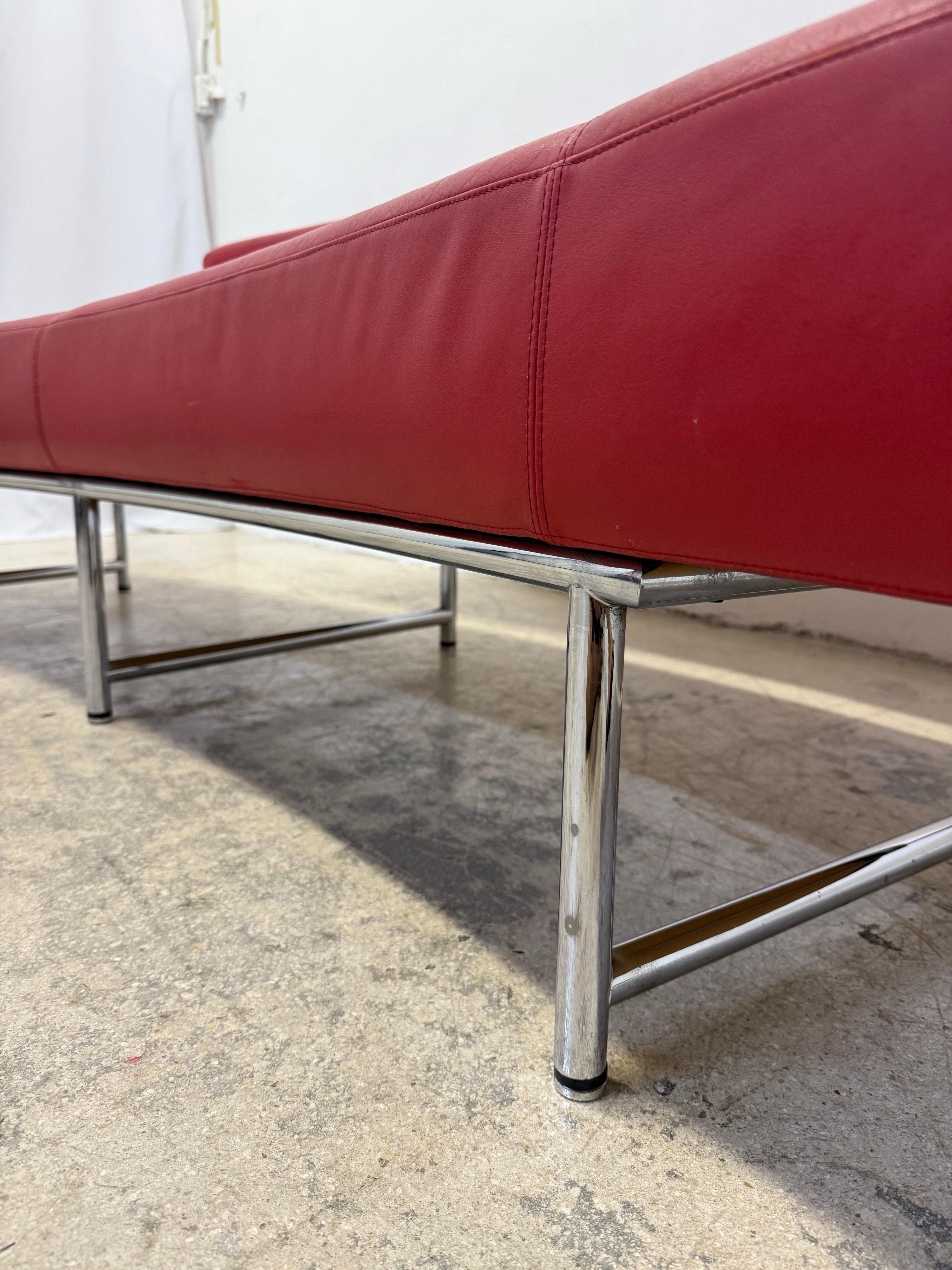Canapé en cuir rouge et chrome Eileen Gray 