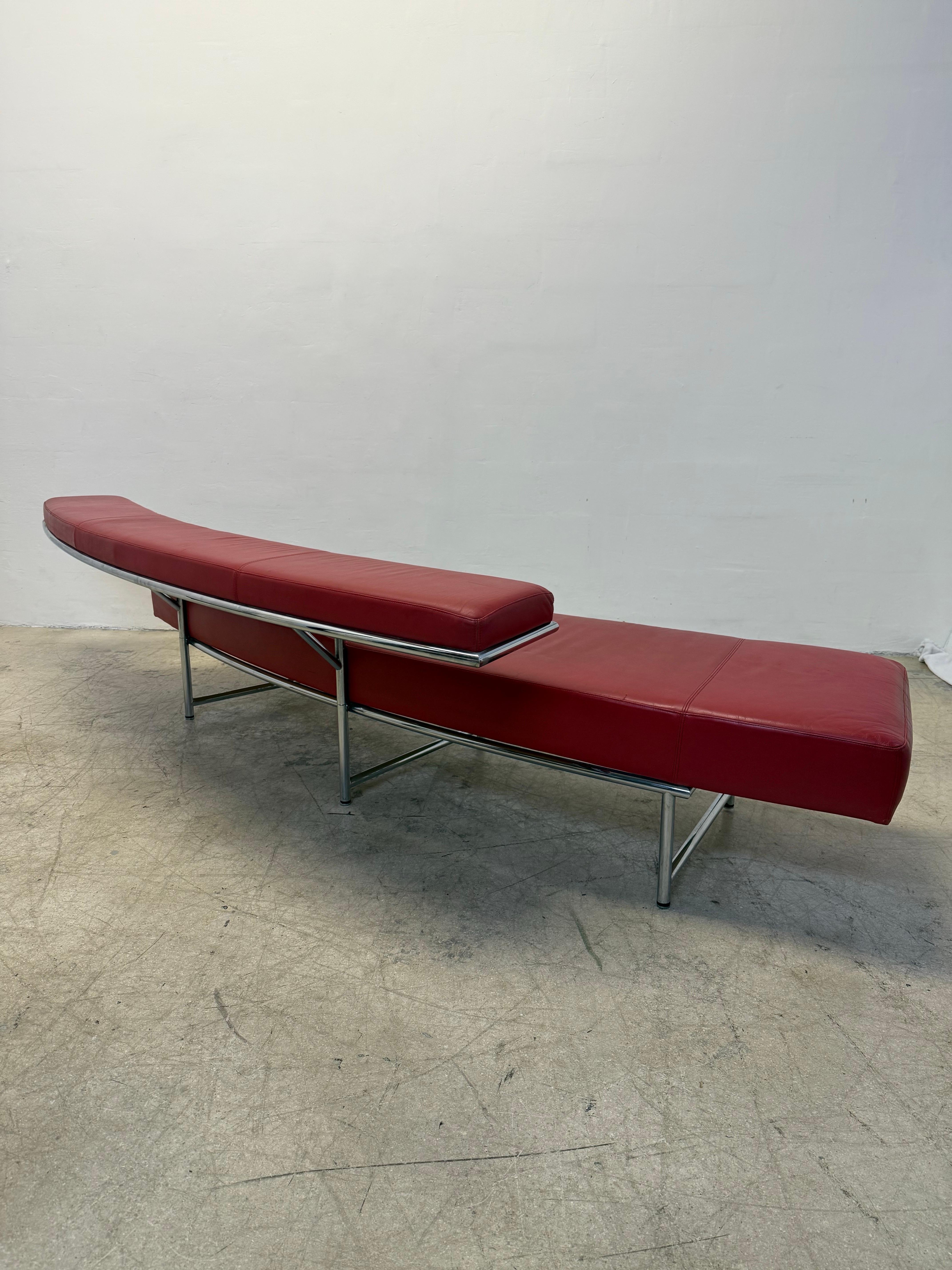 Canapé en cuir rouge et chrome Eileen Gray 