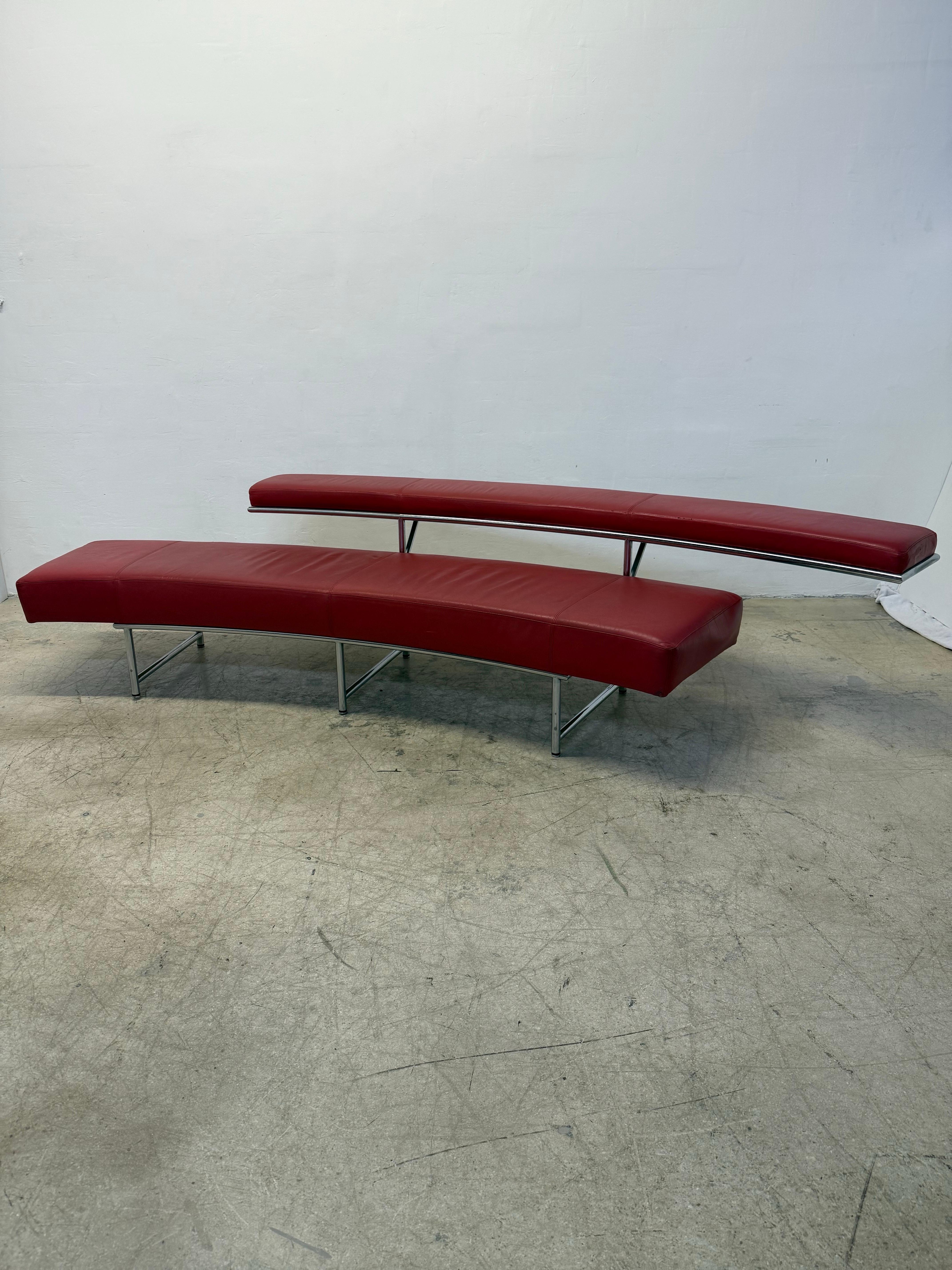 Canapé en cuir rouge et chrome Eileen Gray 