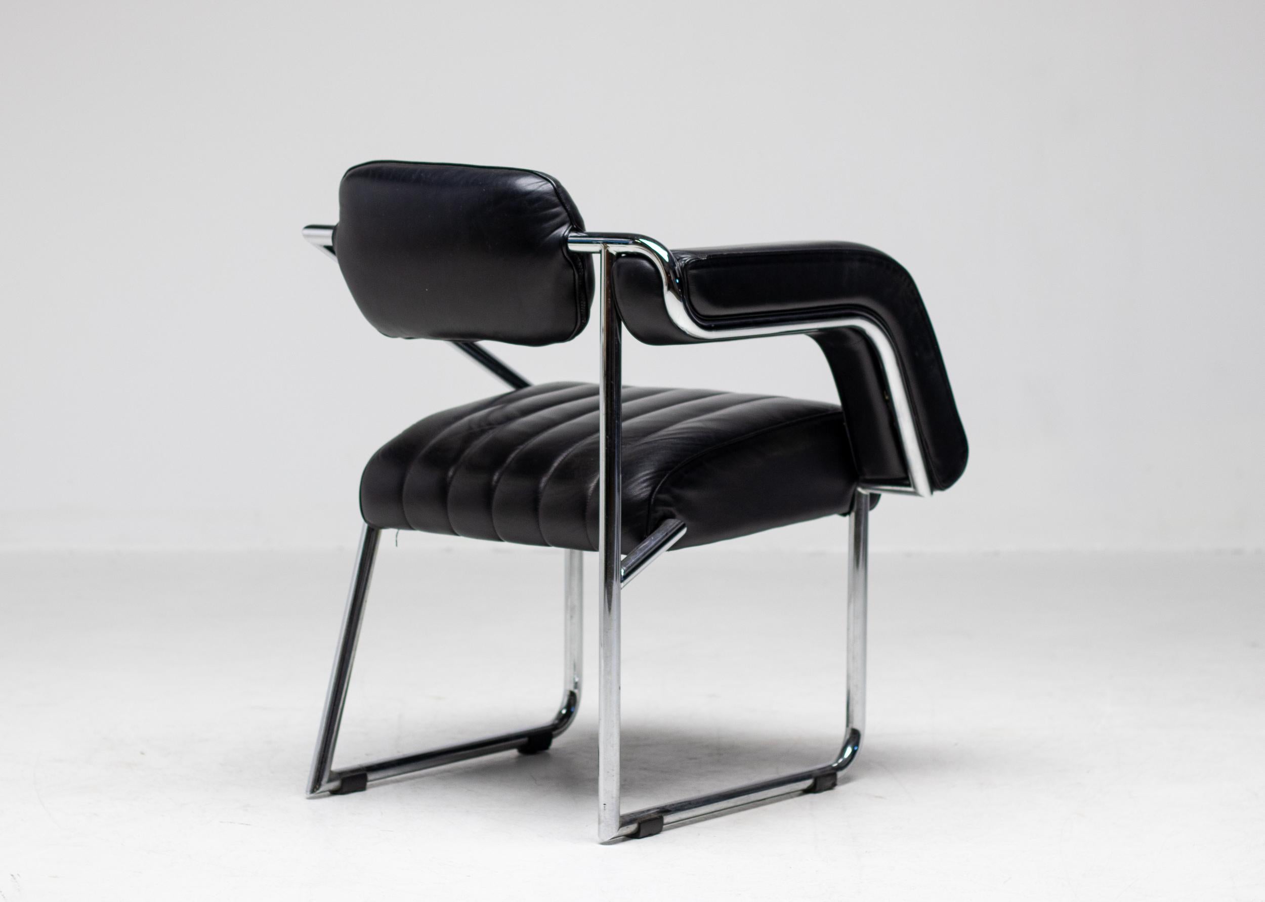 Eileen Gray Nonkonformistischer Stuhl, Frankreich, 1970 (Ende des 20. Jahrhunderts) im Angebot