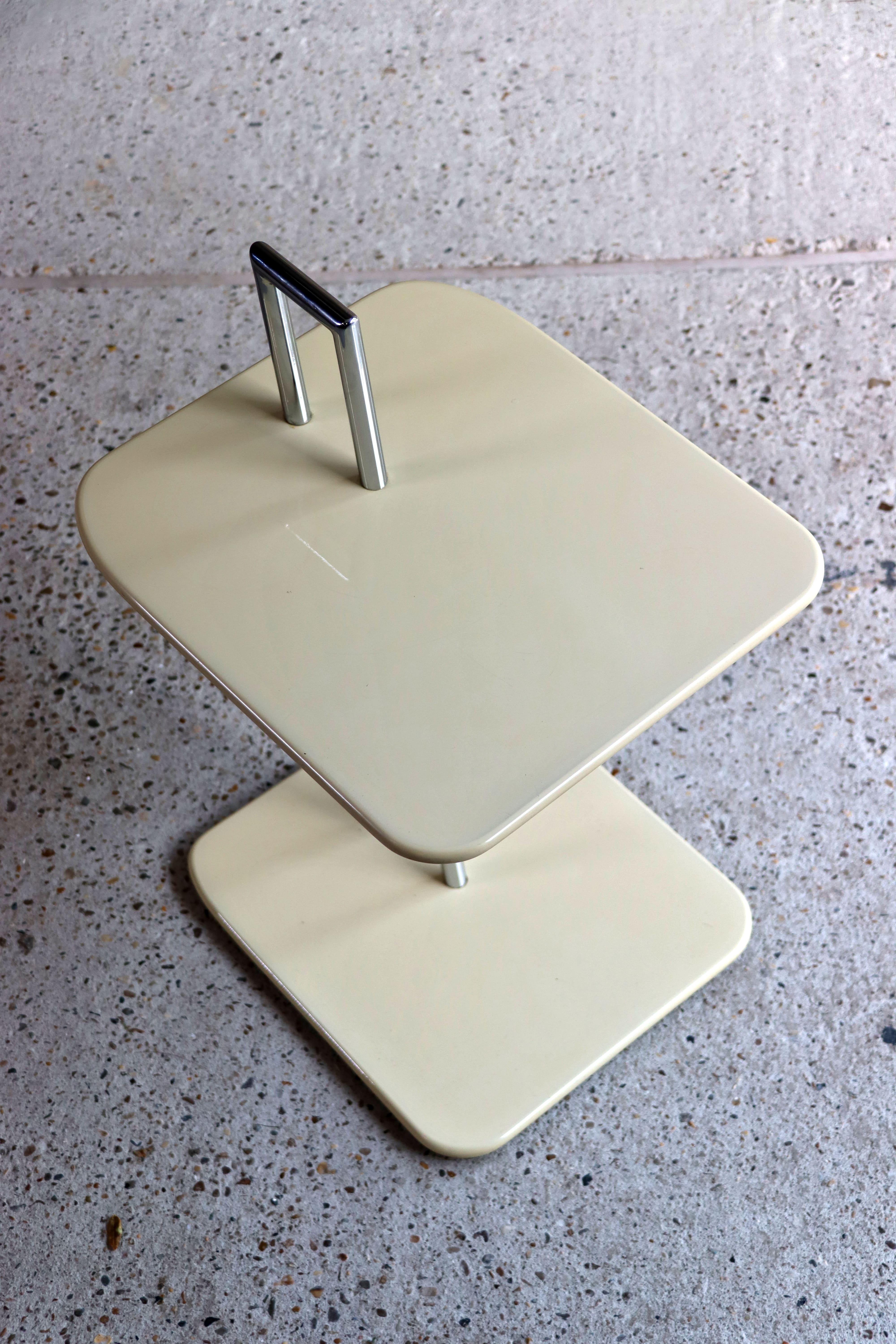 Eileen Gray – Occasional – Table – Creme – 1970s In Good Condition For Sale In NIEUWKUIJK, NB