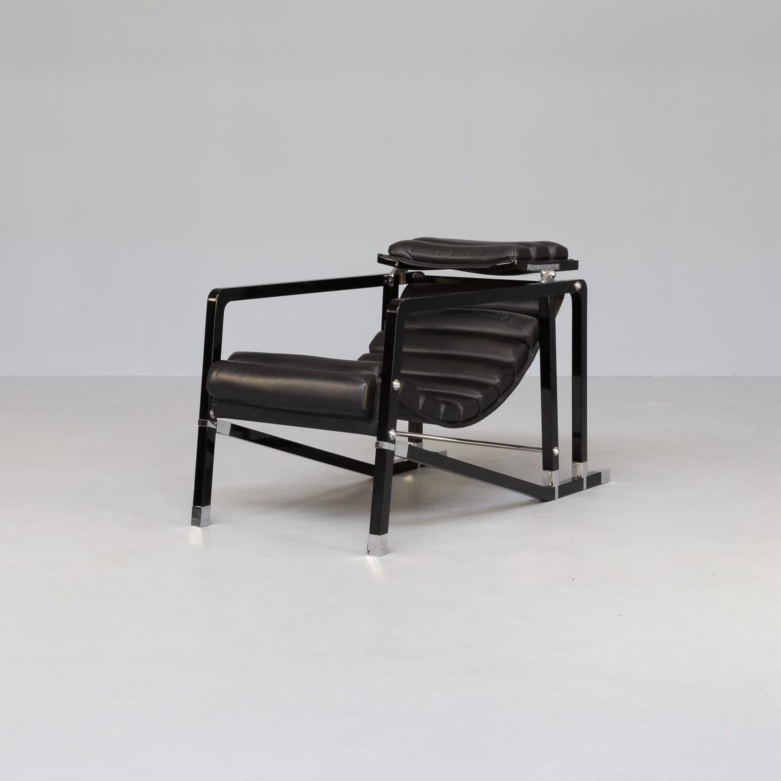The 1927 Transat chair was used as a deck chair at the famous Villa E 1027 at Roquebrune Menton. It was originally registered under the name “Transat” by Eileen Gray and Jean Badovici in 1927. The name Transat was used as an abbreviation for