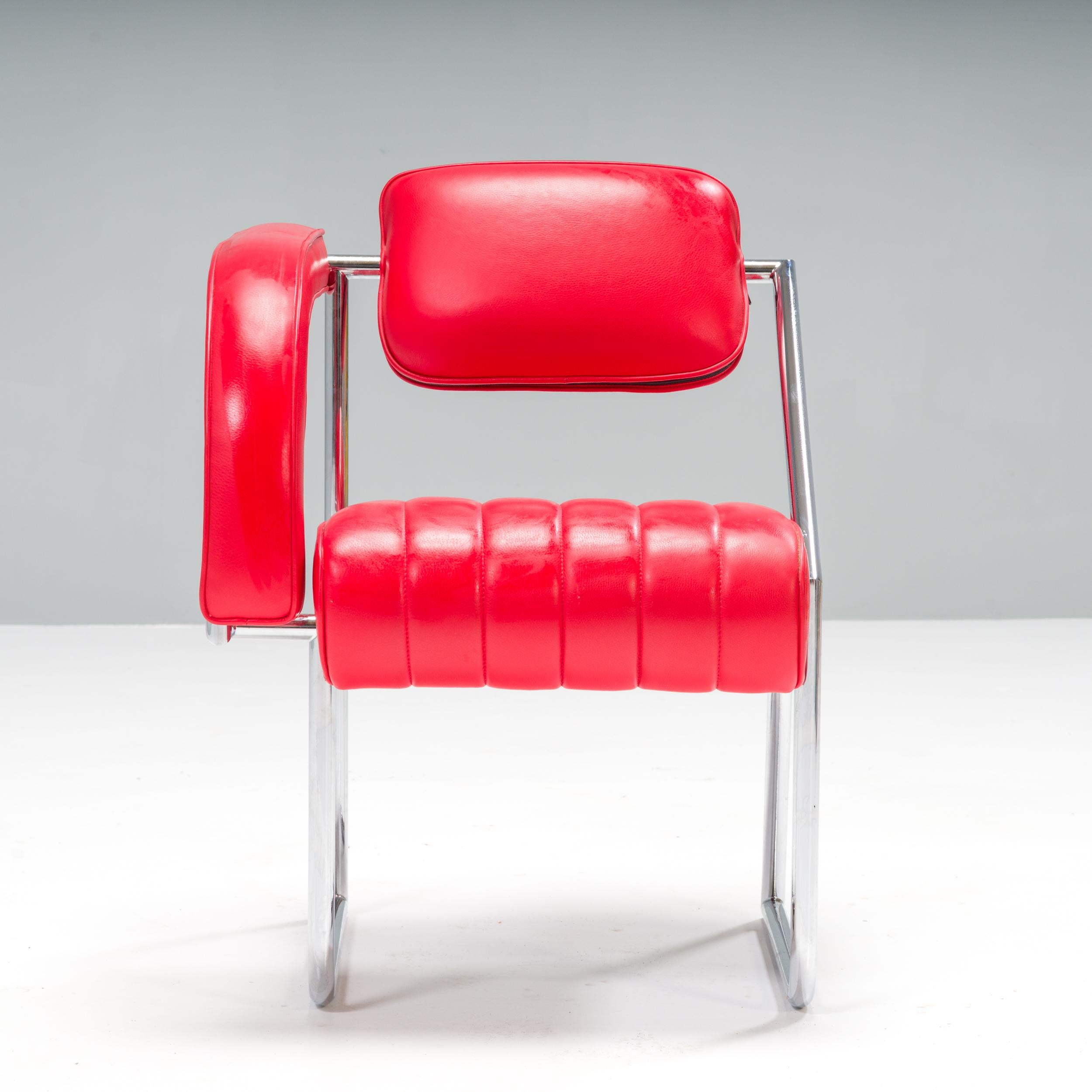 Originally designed by Eileen Gray in 1926 and manufactured in 2006, the Non Conformist chair is a fantastic example of her pioneering modernist design.

The asymmetric frame is constructed from chrome-plated tubular steel, with a mix of angular