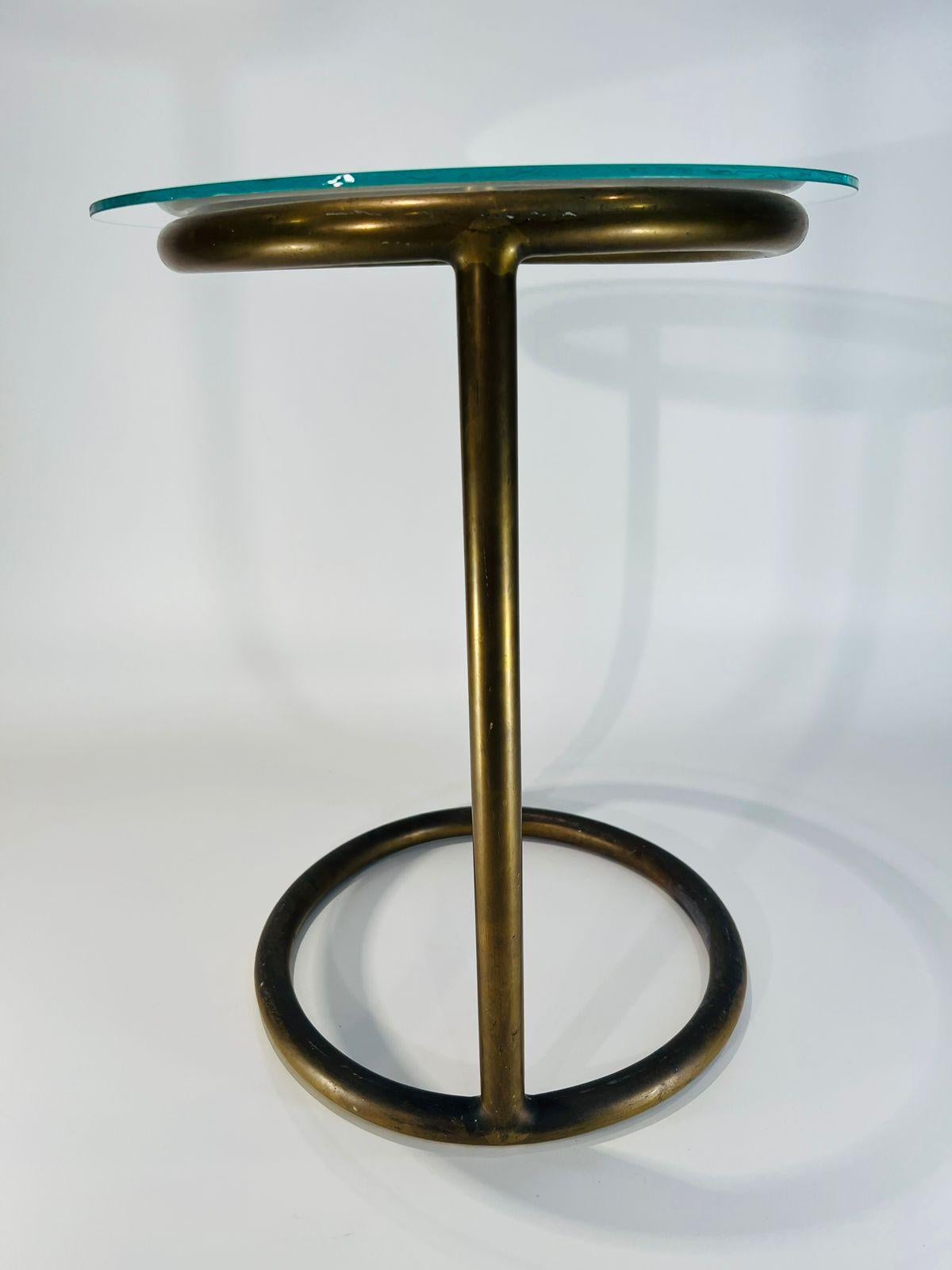 Eileen Gray side table in metal and glass circa 1930 Art Deco In Good Condition For Sale In Rio De Janeiro, RJ