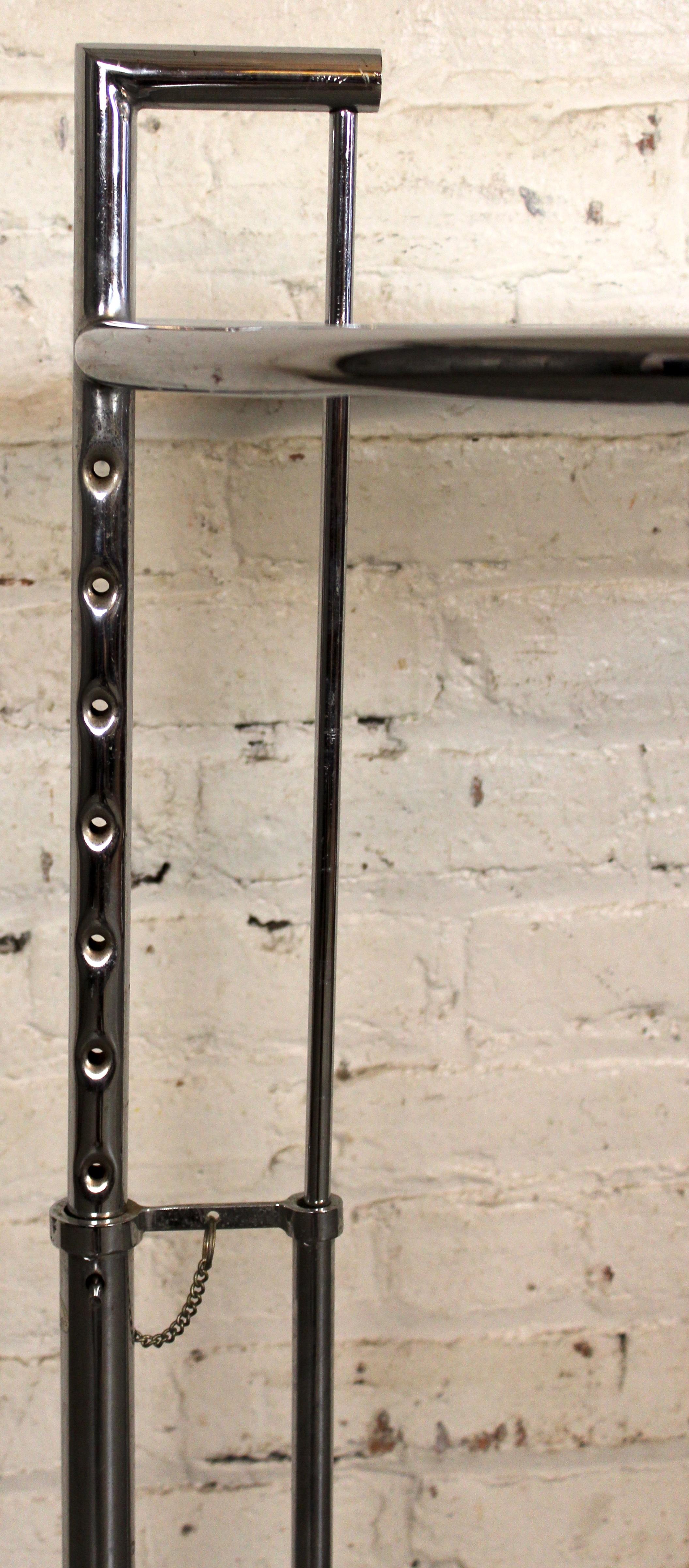 Table d'appoint réglable en chrome de style Eileen Gray par Italstudio Bon état - En vente à Brooklyn, NY