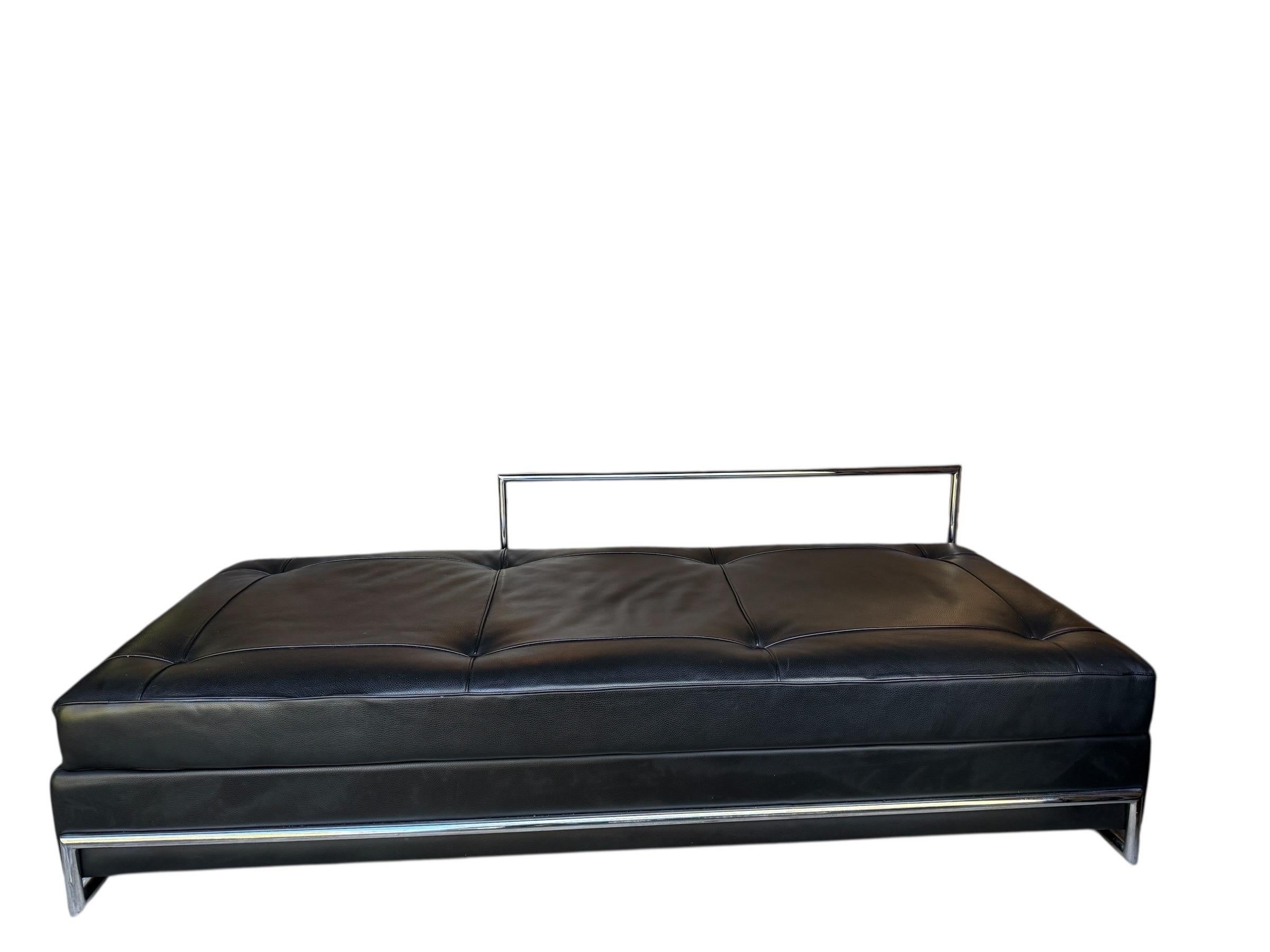 Eileen Gray Style Schwarz Daybed Leder und Chrom Modern Chaise Lounger Daybed im Angebot 2