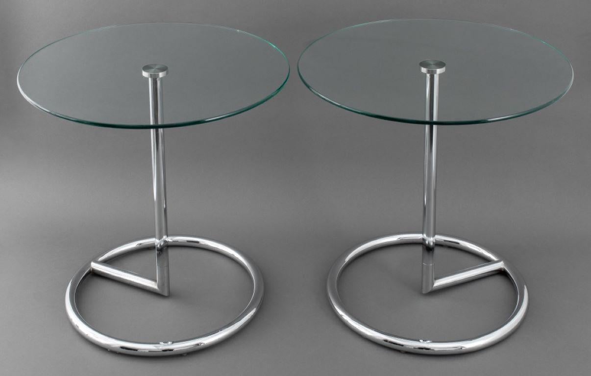 Paar Eileen Gray Style Glasplatte Metall End Tables. 

Händler: S138XX