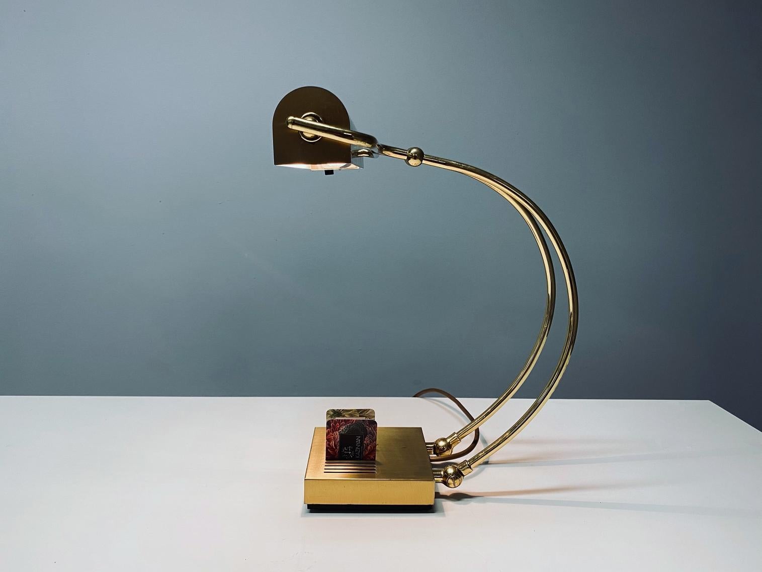 Lámpara de sobremesa de latón de mediados de siglo, estilo Eileen Gray, años 70, Alemania en venta 2