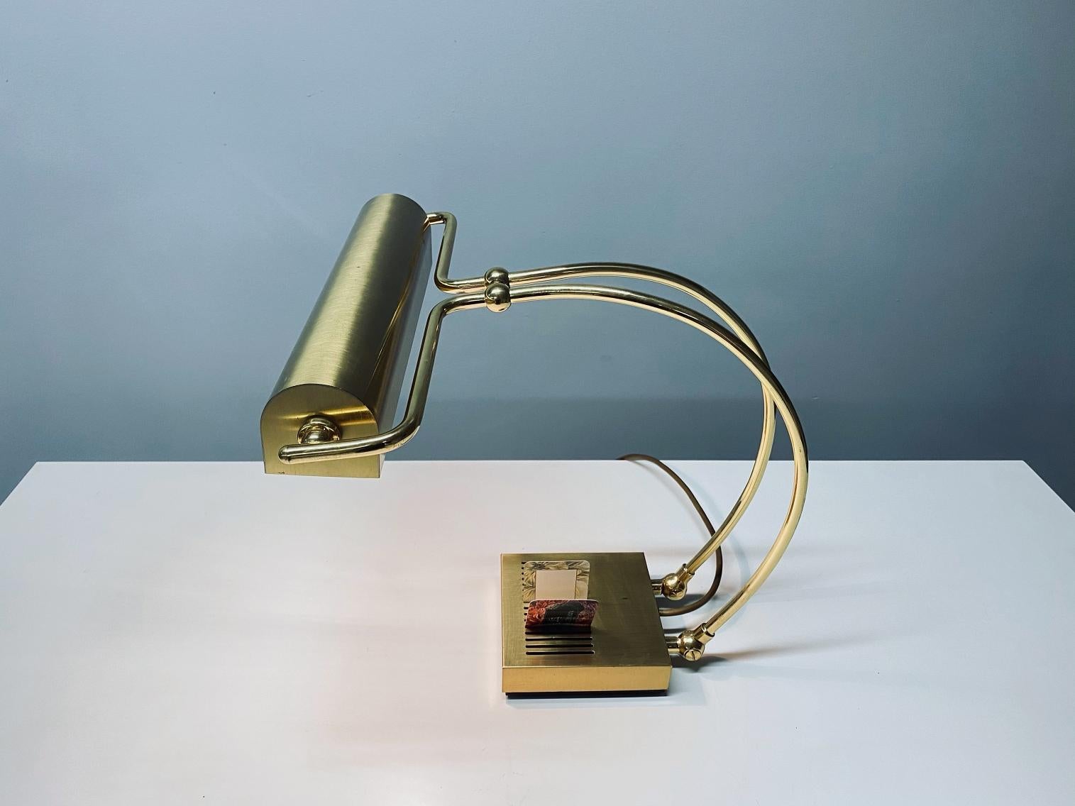 Lámpara de sobremesa de latón de mediados de siglo, estilo Eileen Gray, años 70, Alemania en venta 5