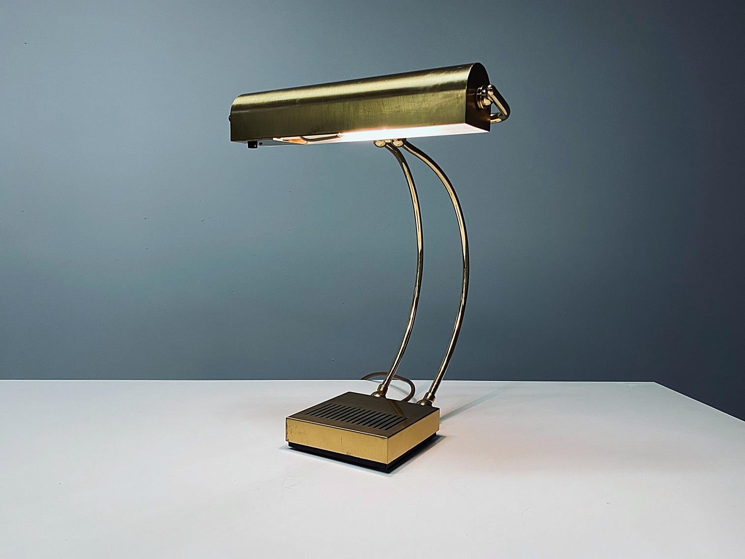 Eileen Gray Style Midcentury Brass Table Lamp, 1970s, Germany For Sale 8