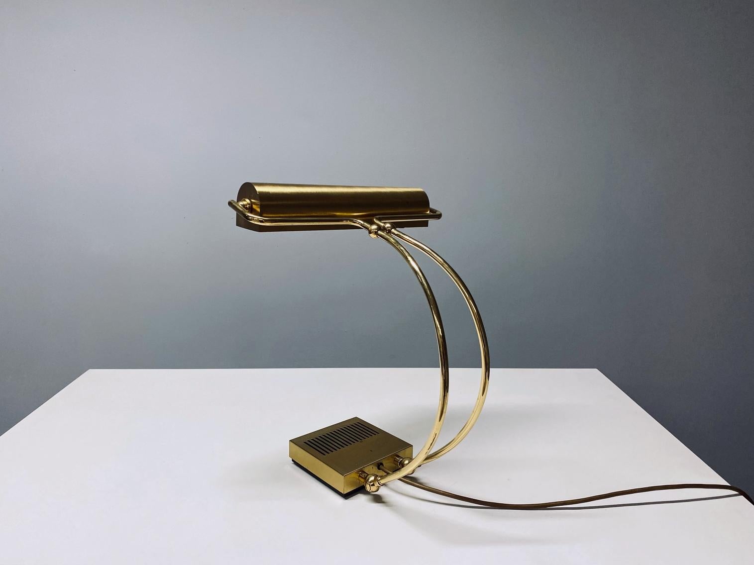 Eileen Gray Style Midcentury Brass Table Lamp, 1970s, Germany In Good Condition For Sale In Biebergemund, Hessen