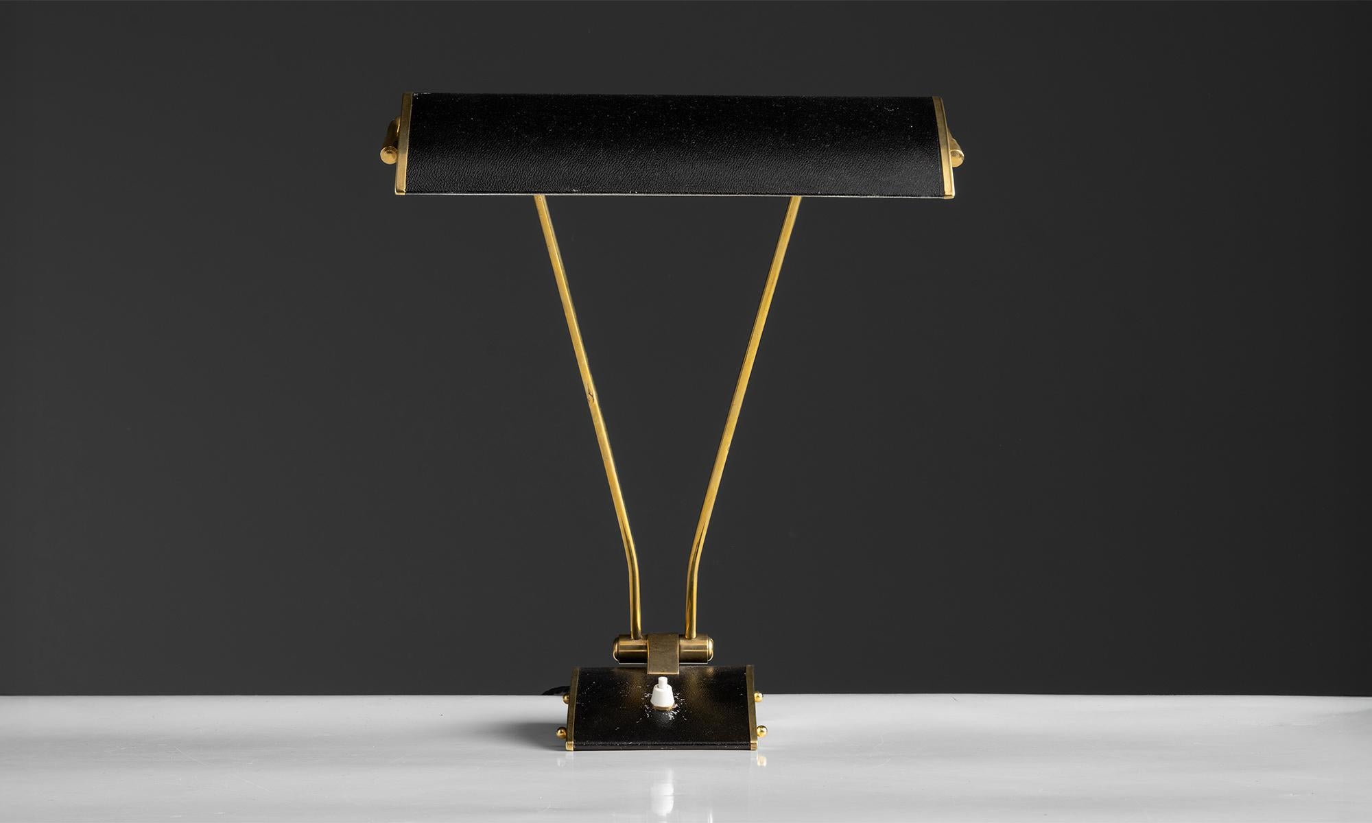 Eileen Grey Schreibtischlampe, Frankreich um 1940 (Messing) im Angebot
