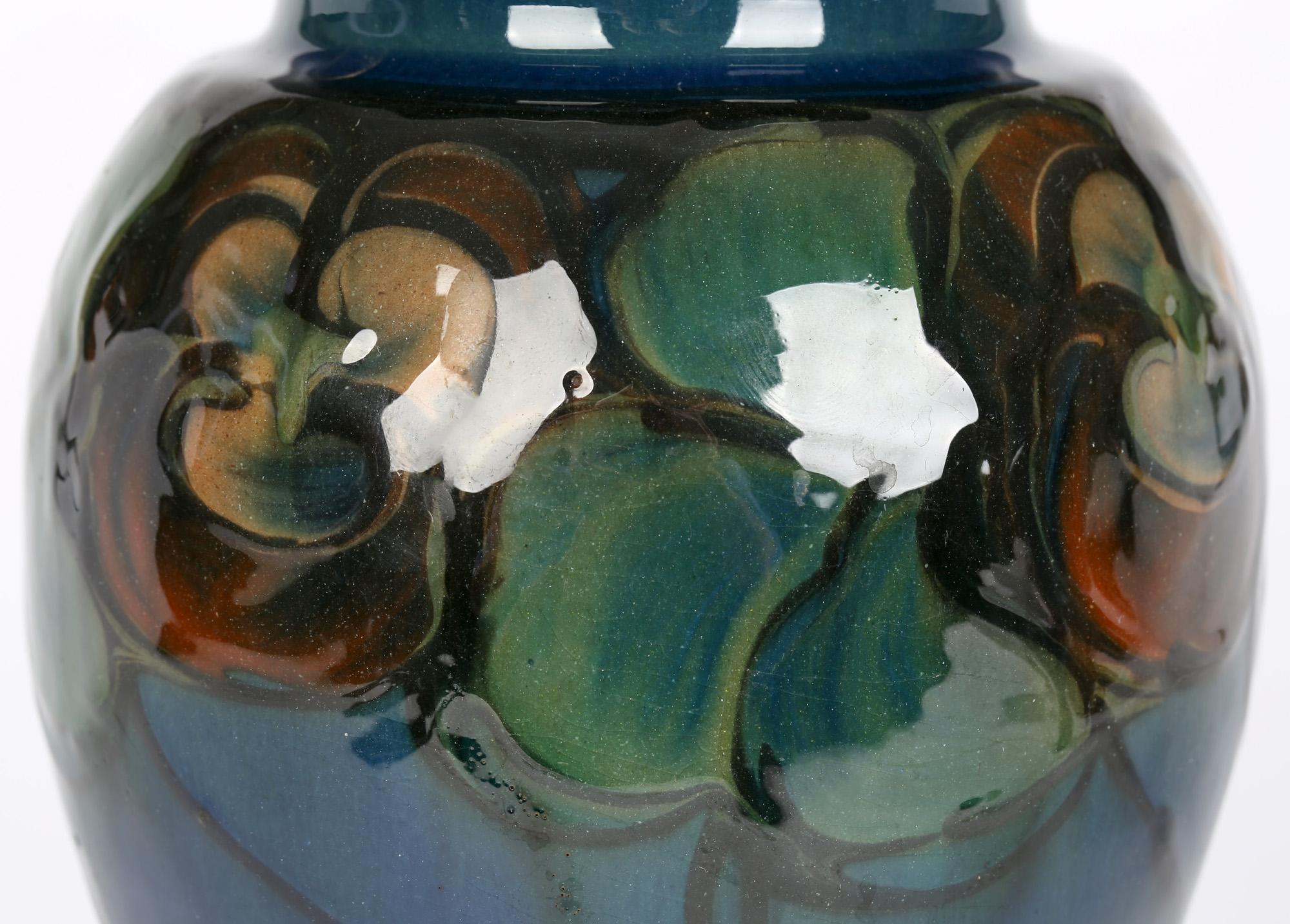 Paire de vases à fleurs en poterie d'art Danico Skronvirke de Eiler Londal en vente 8