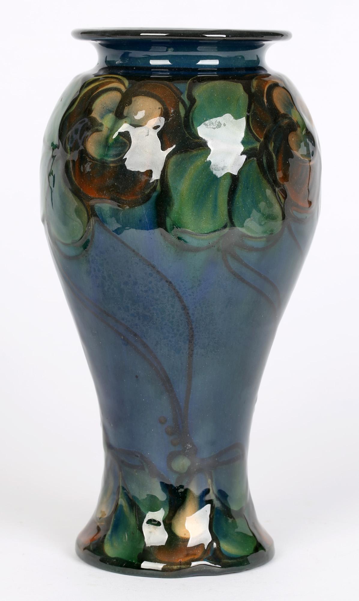 Paire de vases à fleurs en poterie d'art Danico Skronvirke de Eiler Londal en vente 9