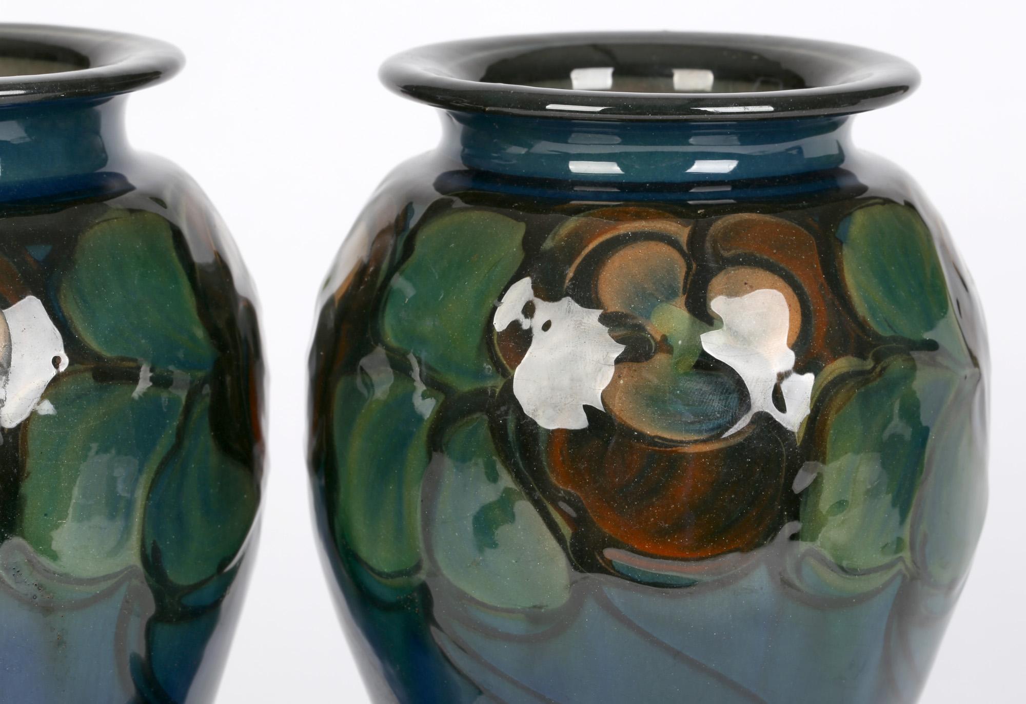 Danois Paire de vases à fleurs en poterie d'art Danico Skronvirke de Eiler Londal en vente