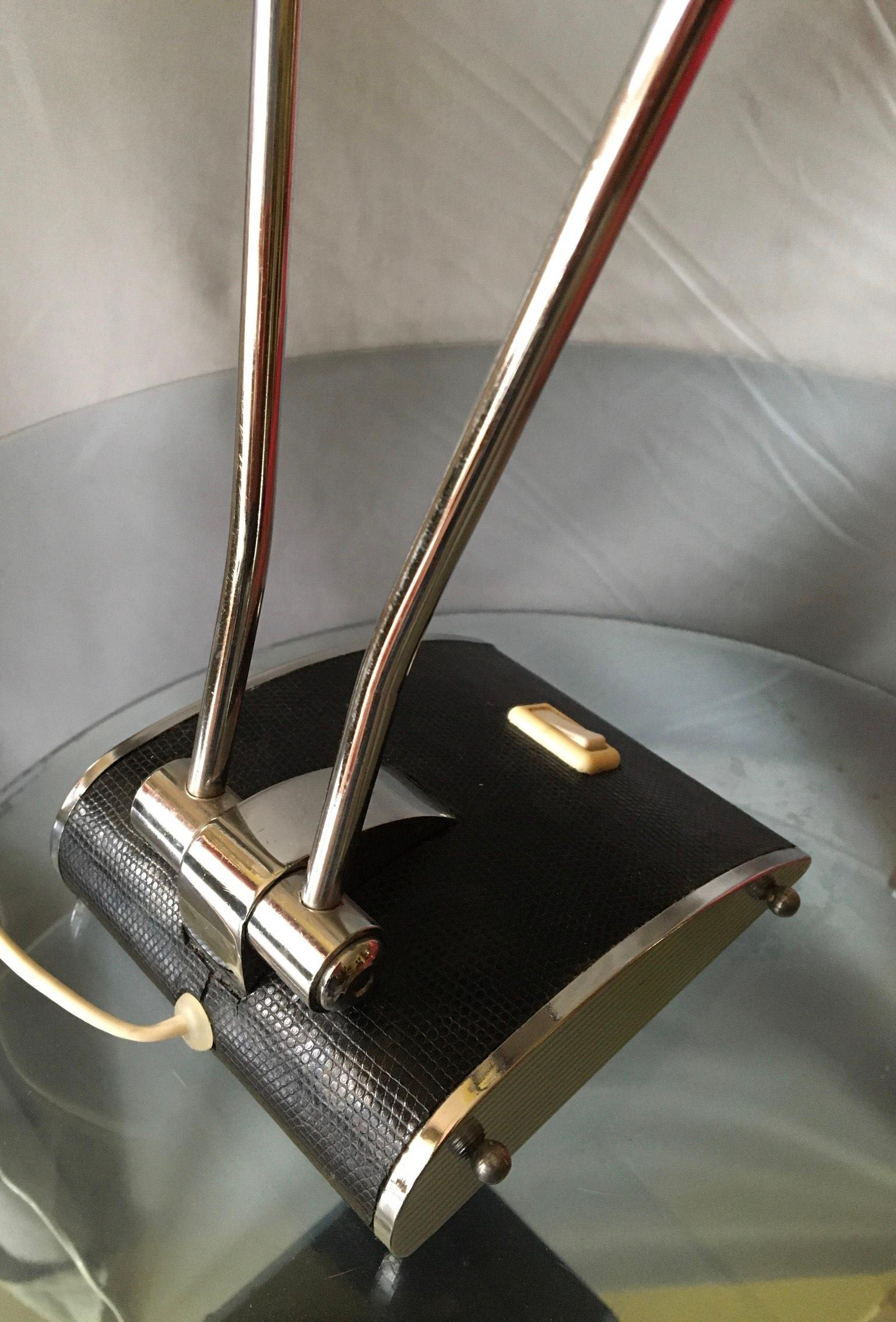 Français Lampe de table moderne du milieu du siècle dernier Eillen Gray, France 1950