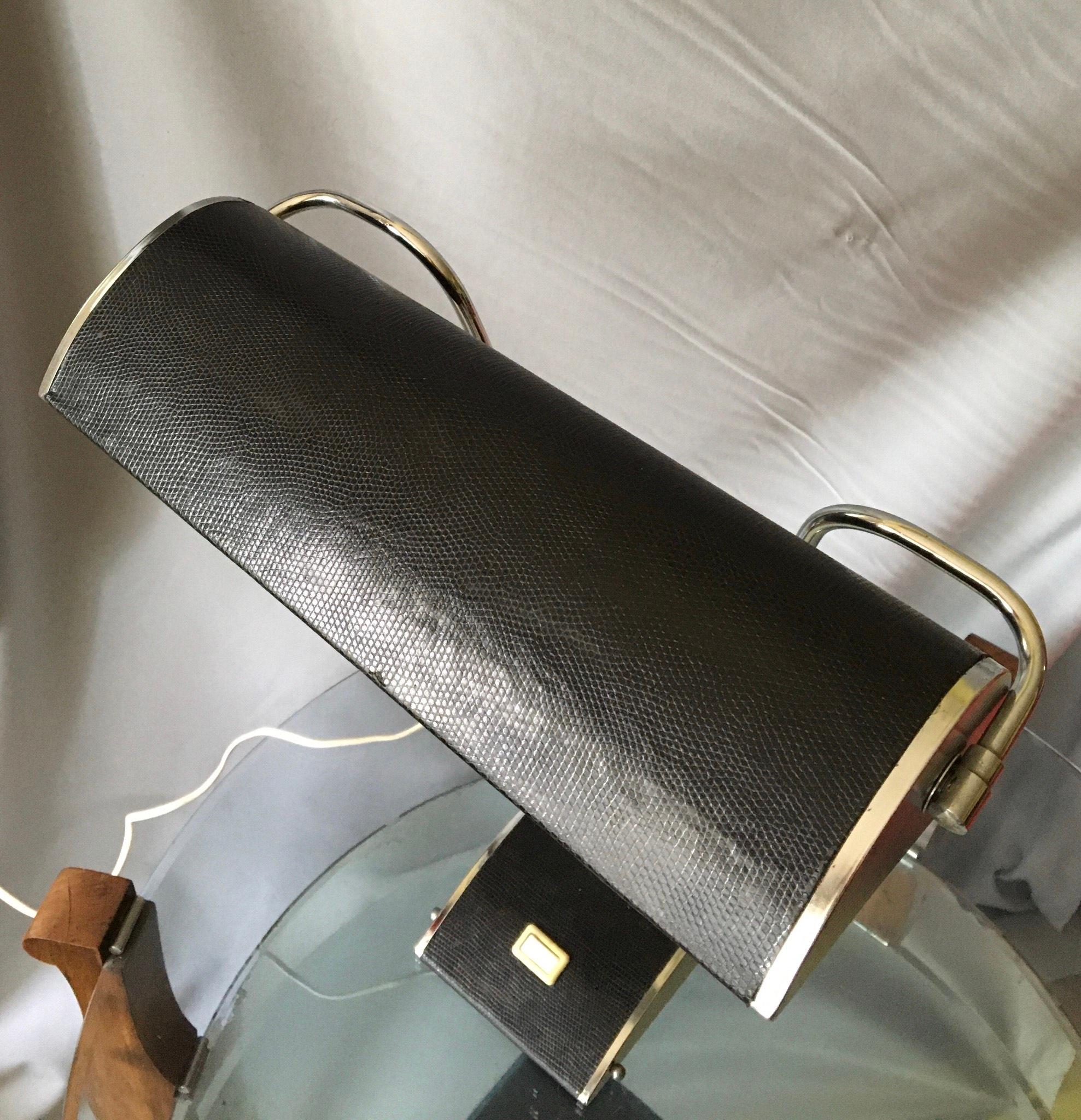 Eillen Gray Mid-Century Modern Table Lamp, France 1950 In Good Condition For Sale In Paris, FR