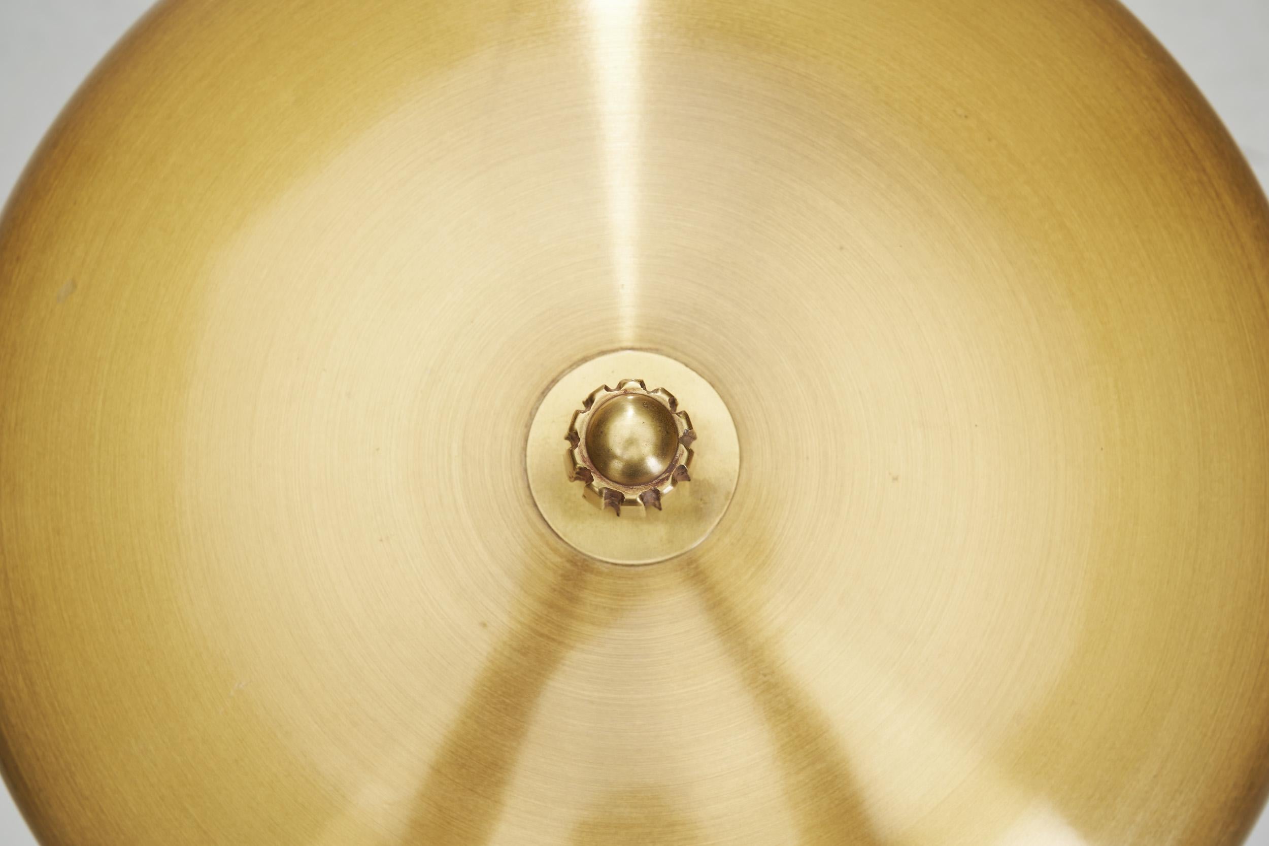 Lampe de table Einar Bäckström en laiton avec tige enveloppée de cuir, Suède, années 1940 en vente 3