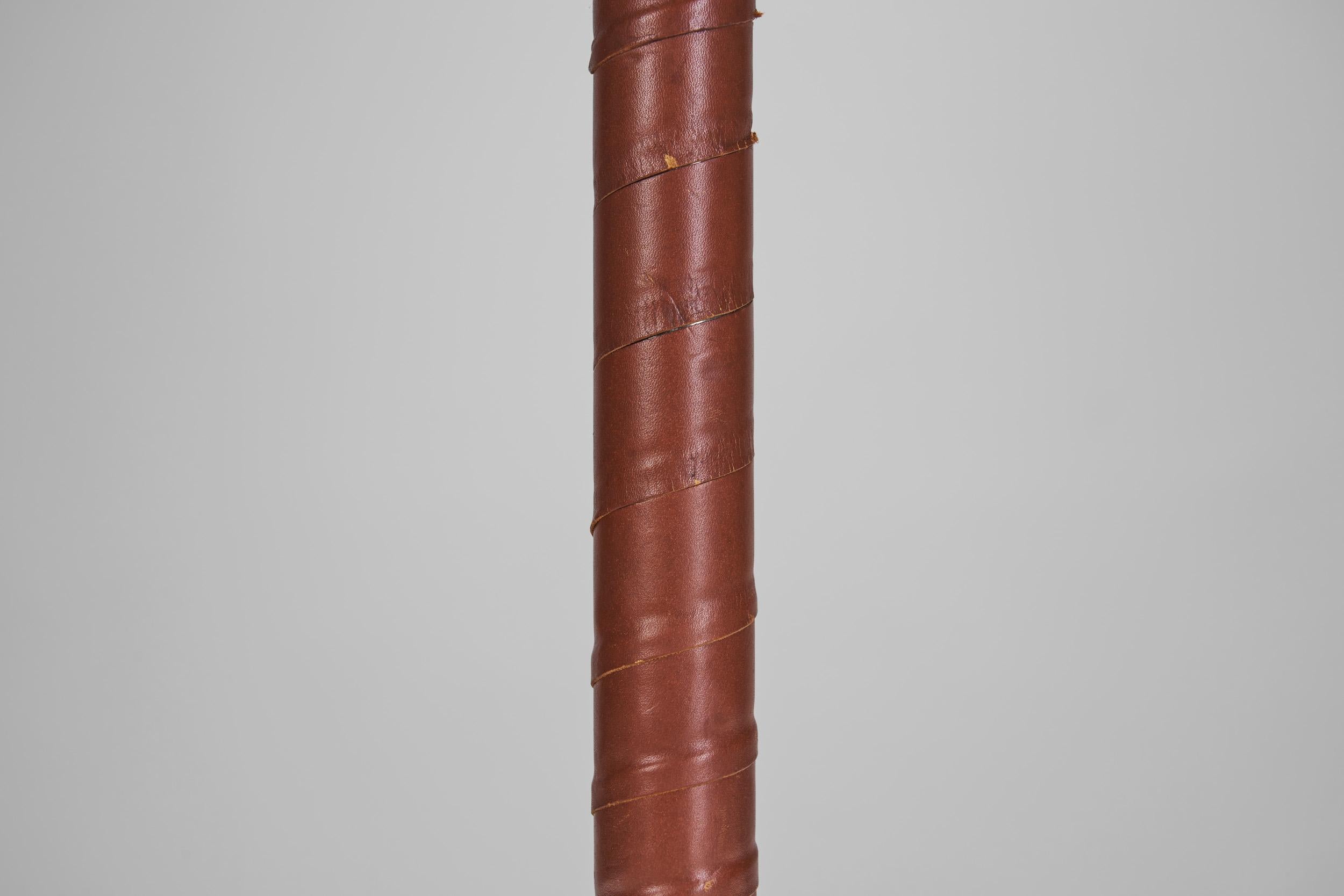 Lampe de table Einar Bäckström en laiton avec tige enveloppée de cuir, Suède, années 1940 en vente 8