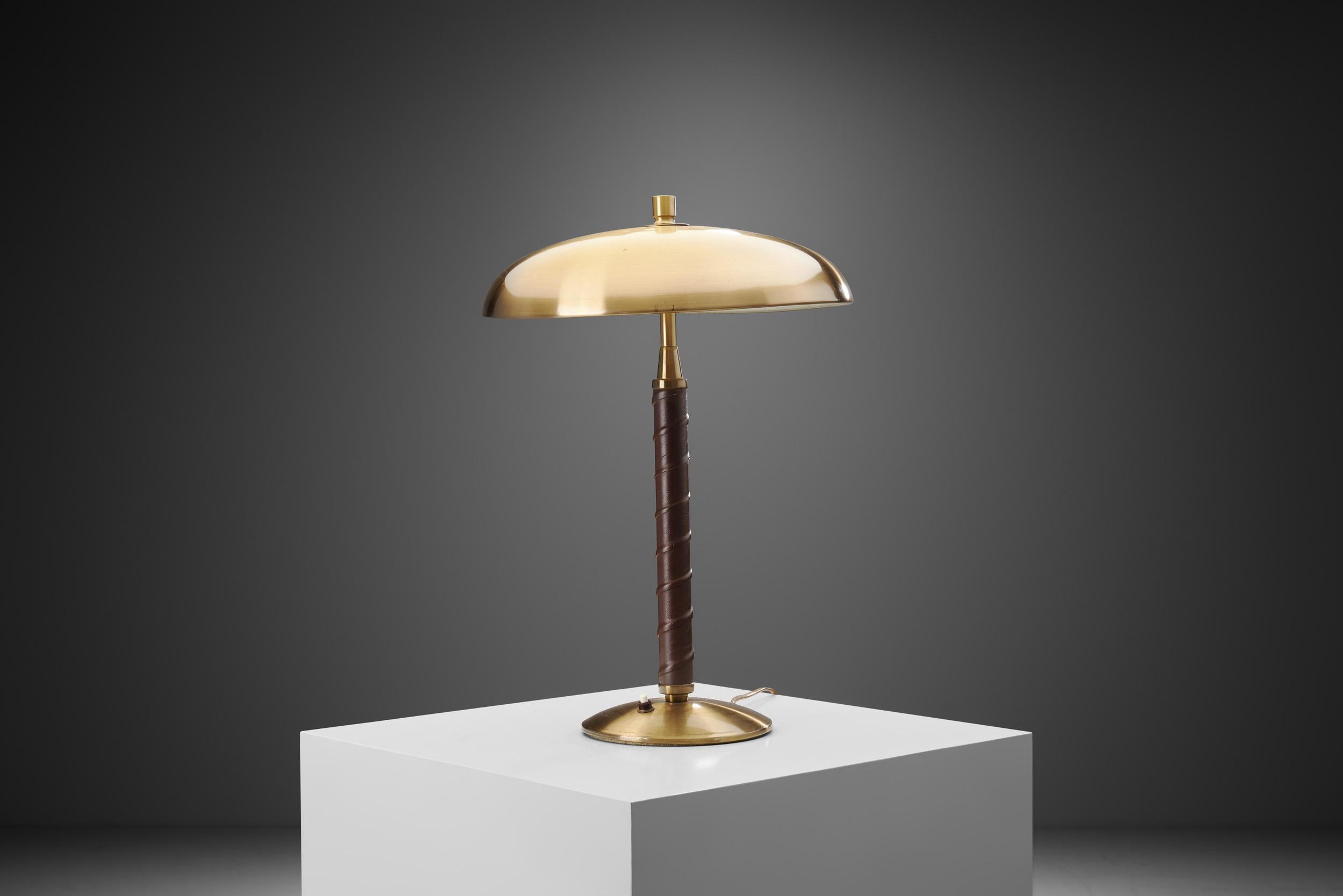 Scandinave moderne Lampe de table en laiton Einar Bäckström Modèle 